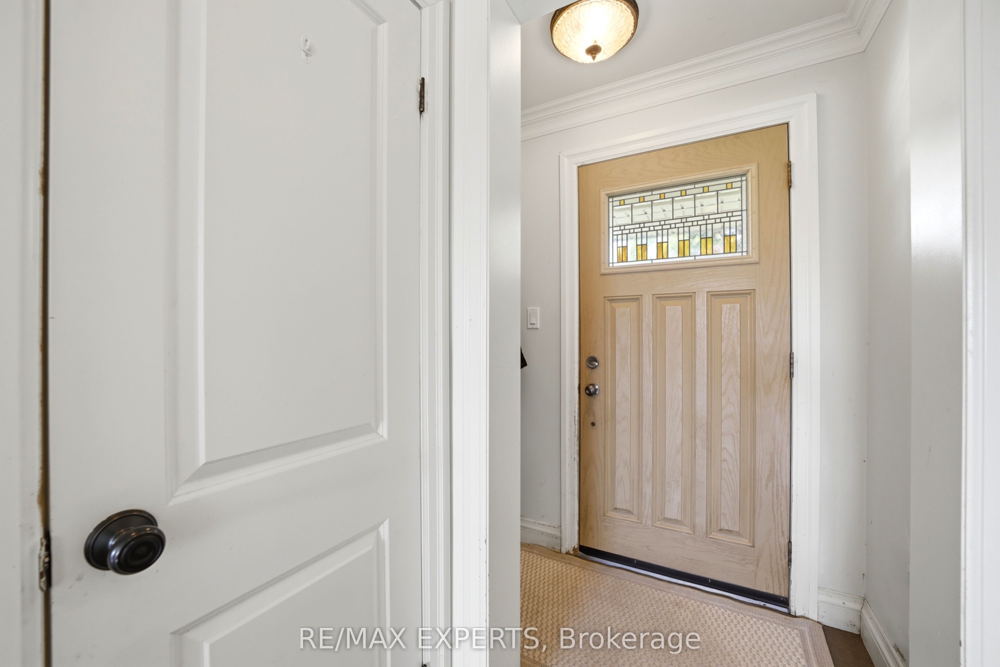 2724 8 Side Road Property Photo 5