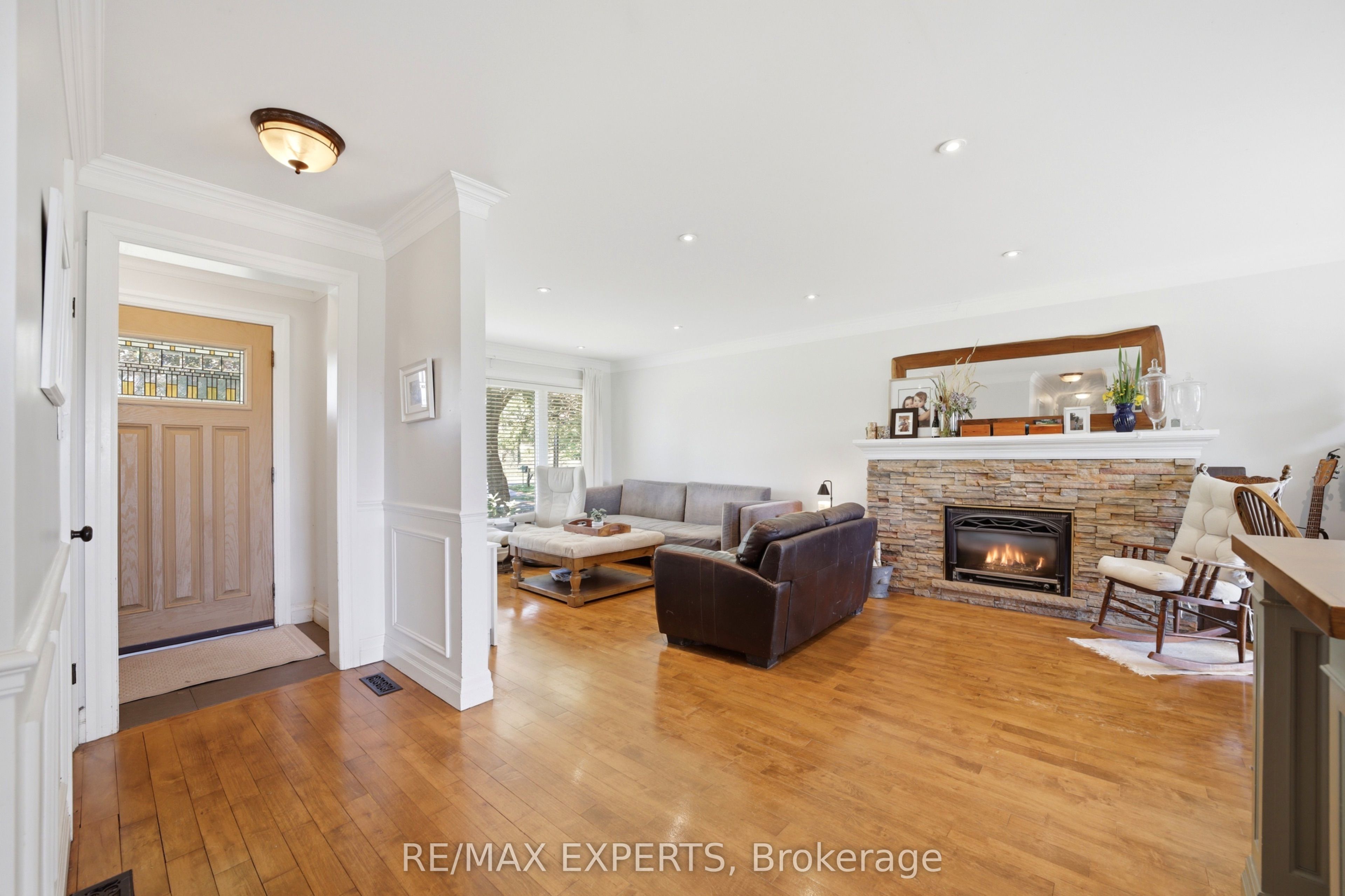 2724 8 Side Road Property Photo 7