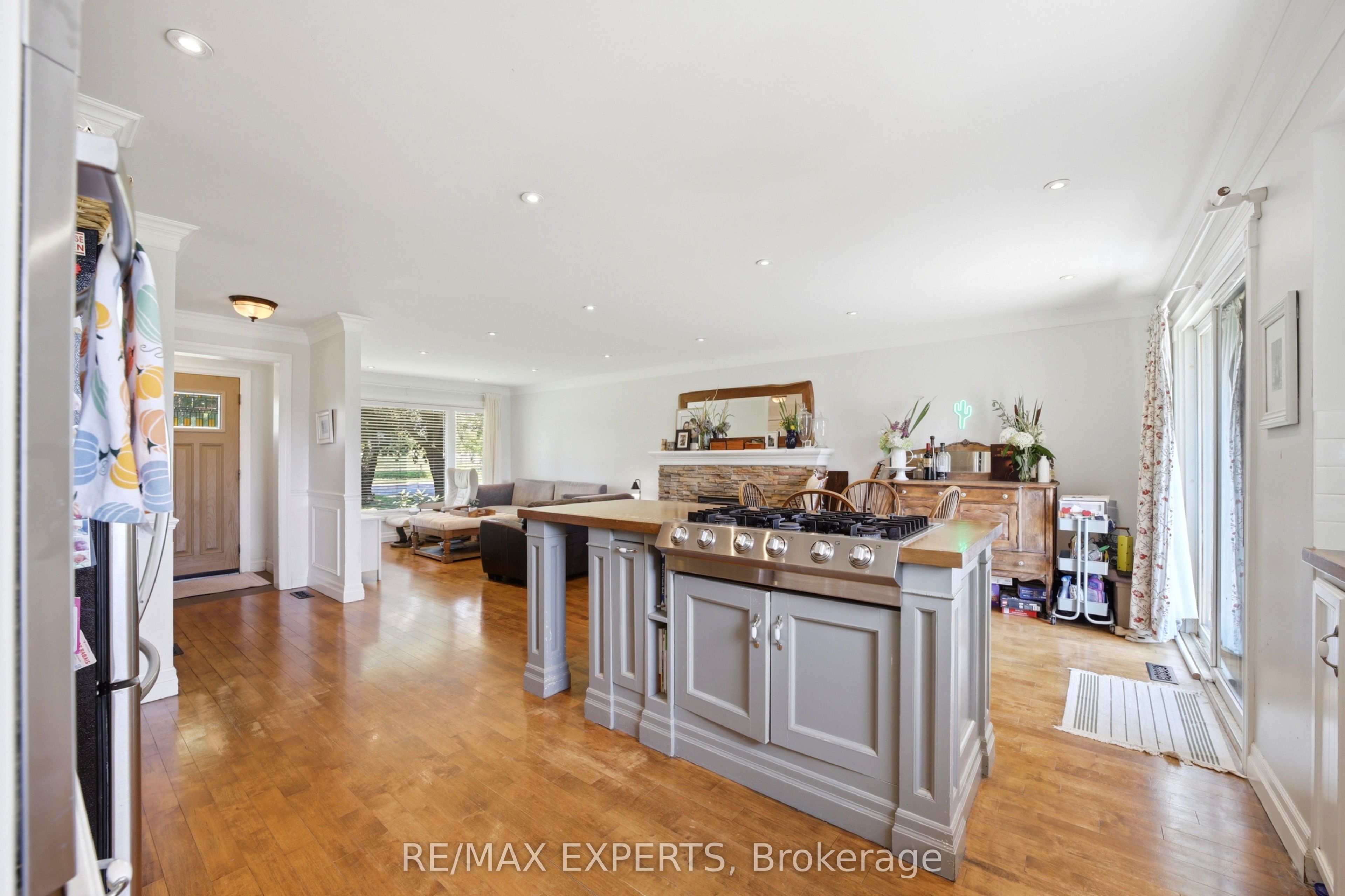 2724 8 Side Road Property Photo 15