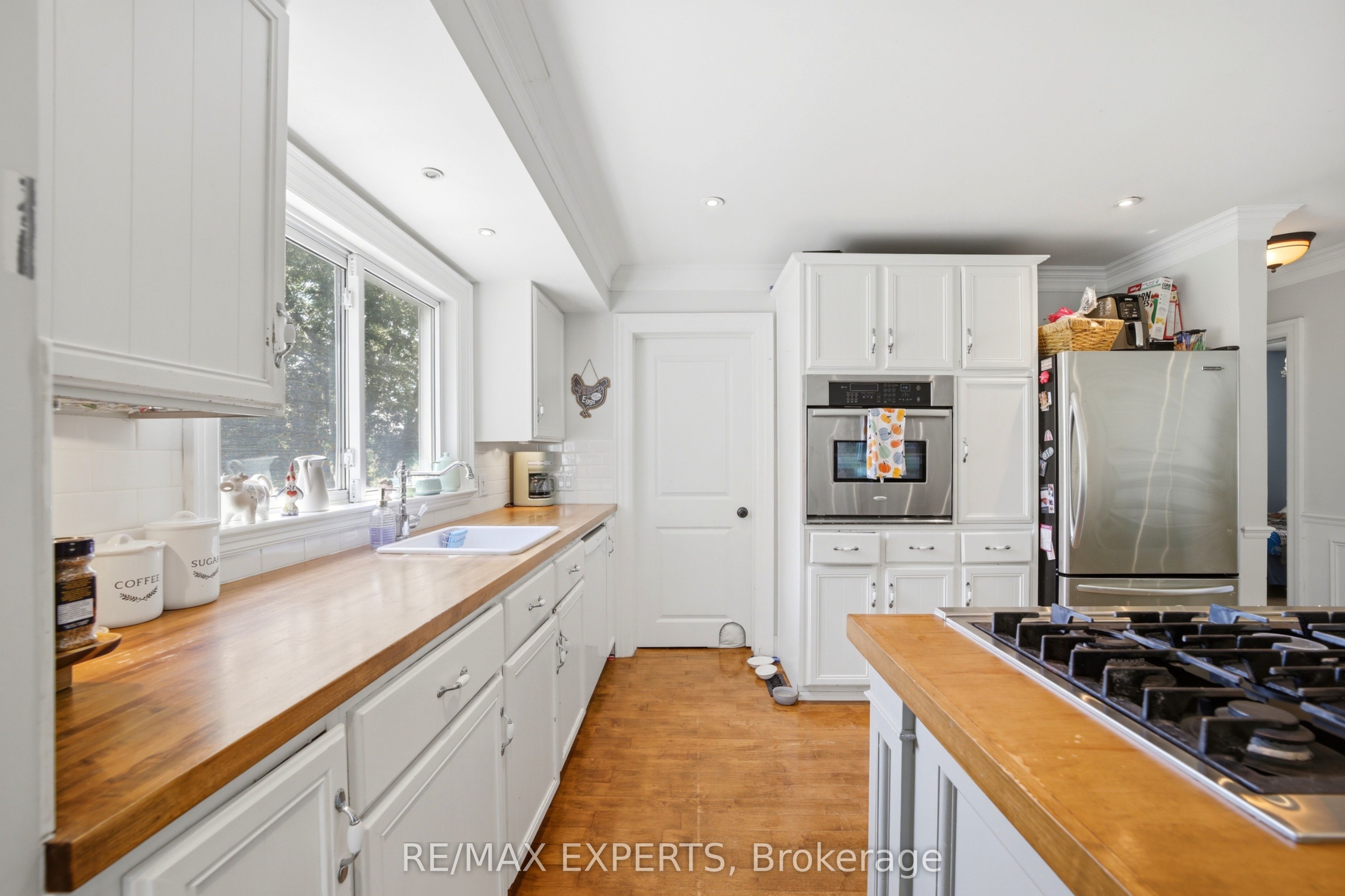 2724 8 Side Road Property Photo 18
