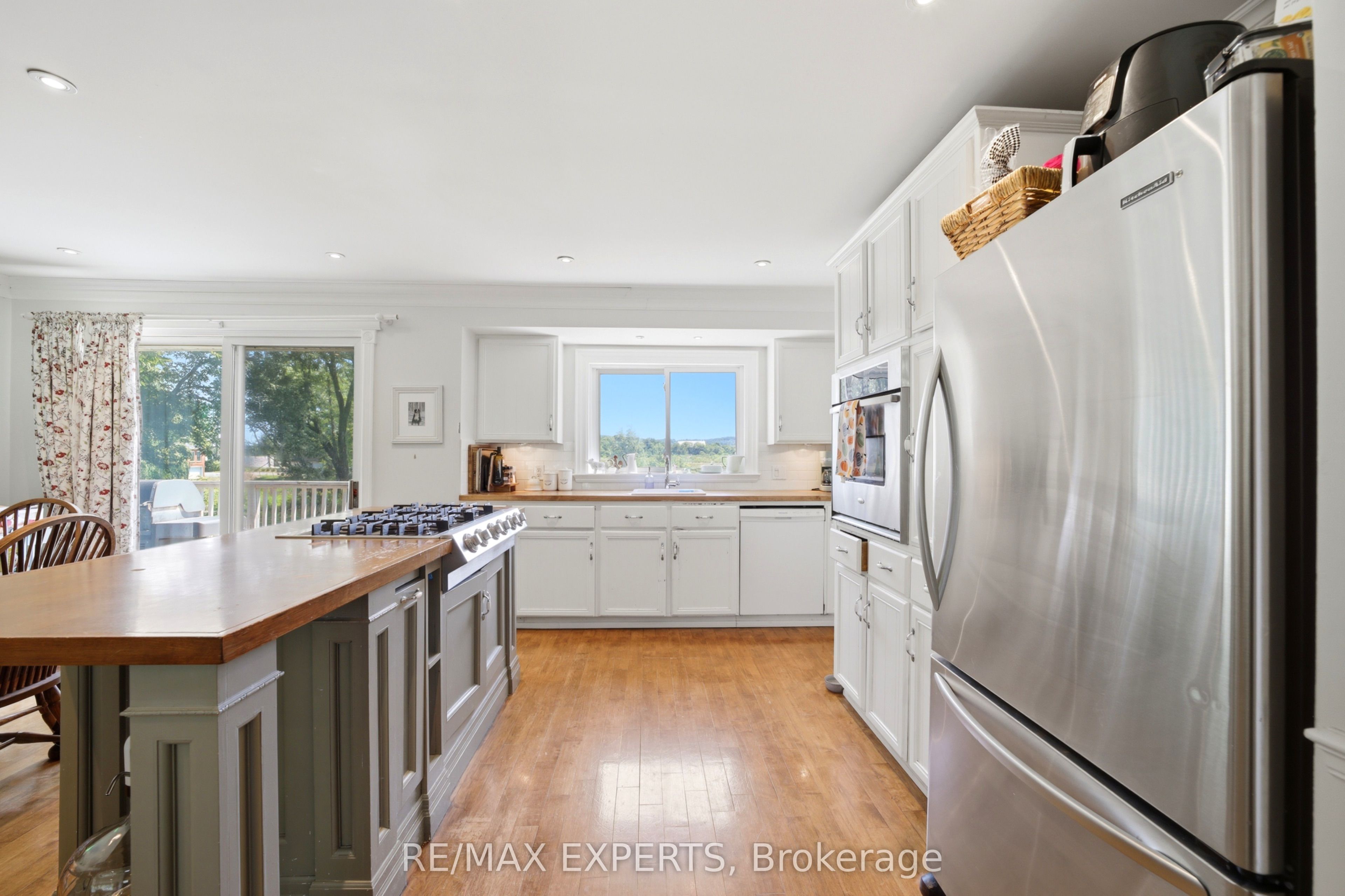 2724 8 Side Road Property Photo 19