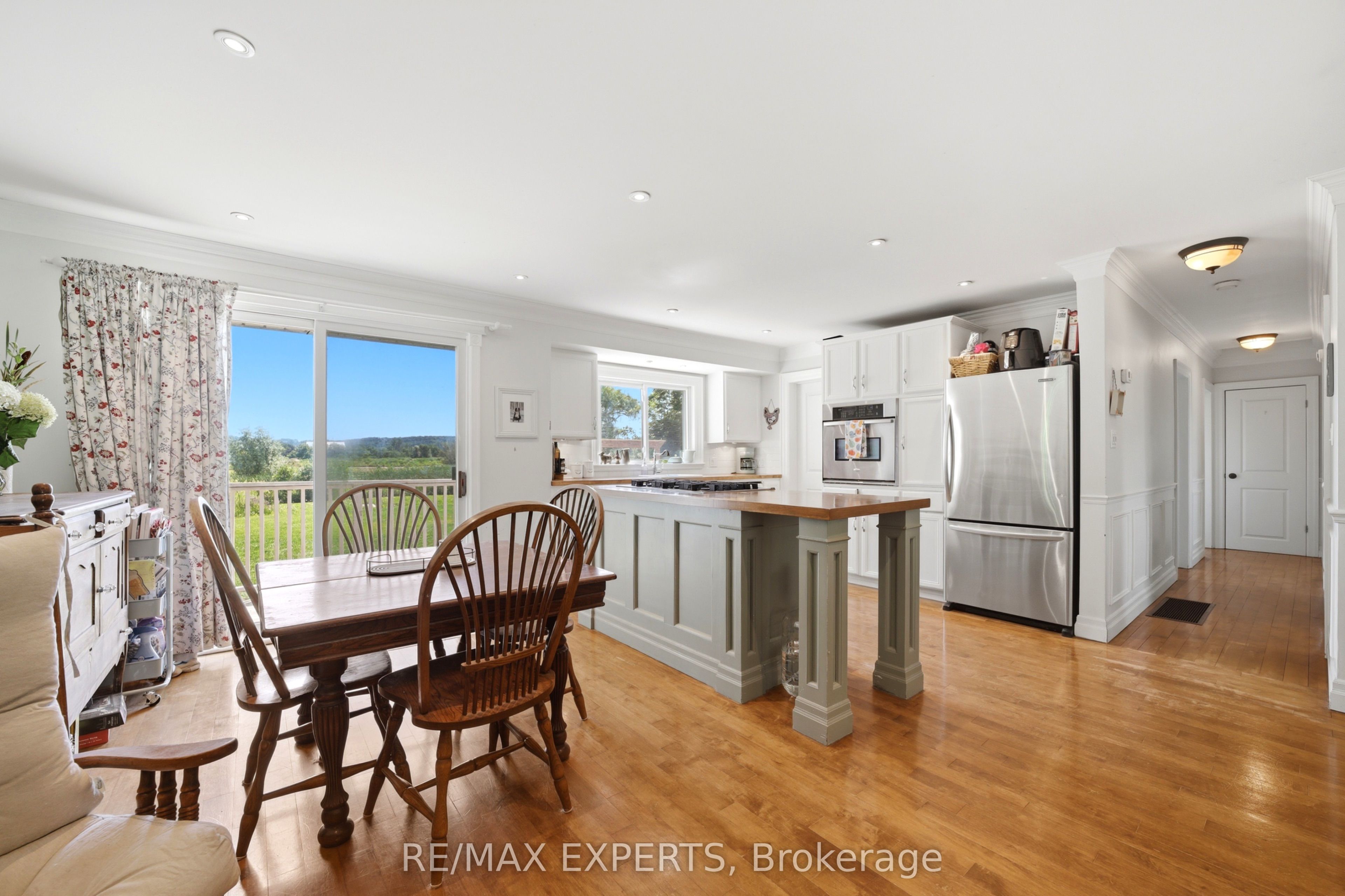 2724 8 Side Road Property Photo 20
