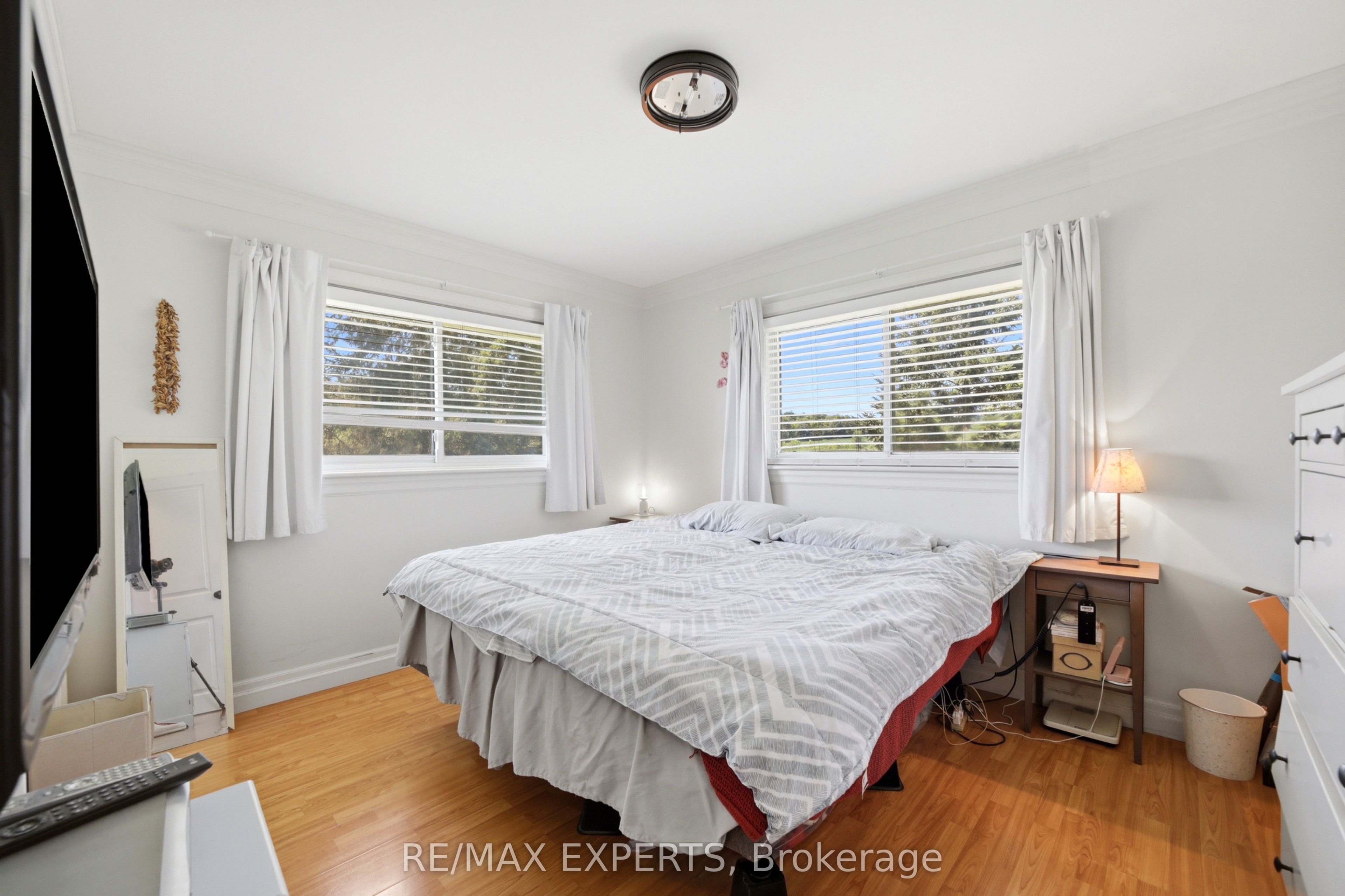 2724 8 Side Road Property Photo 25