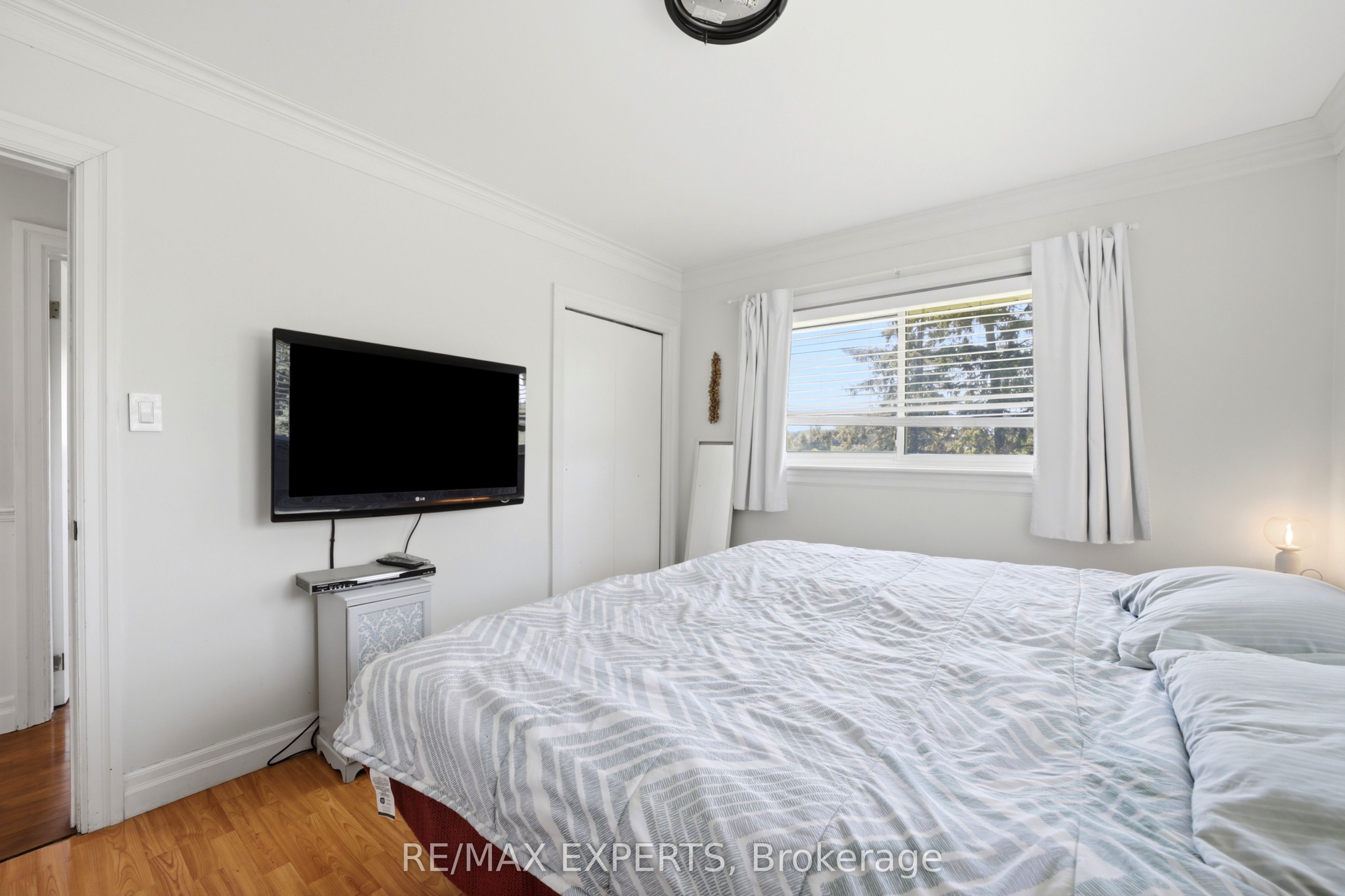 2724 8 Side Road Property Photo 27