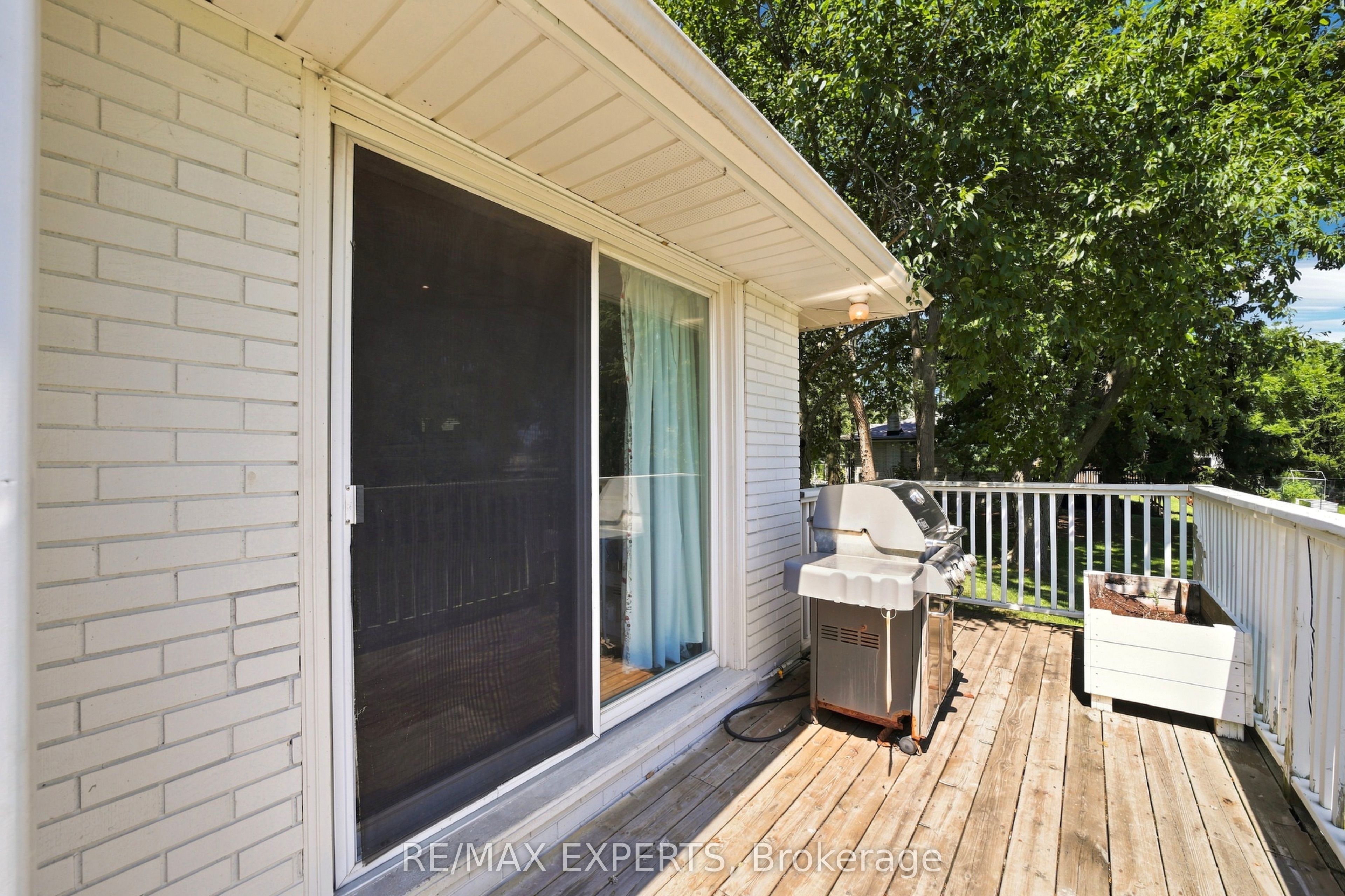 2724 8 Side Road Property Photo 30
