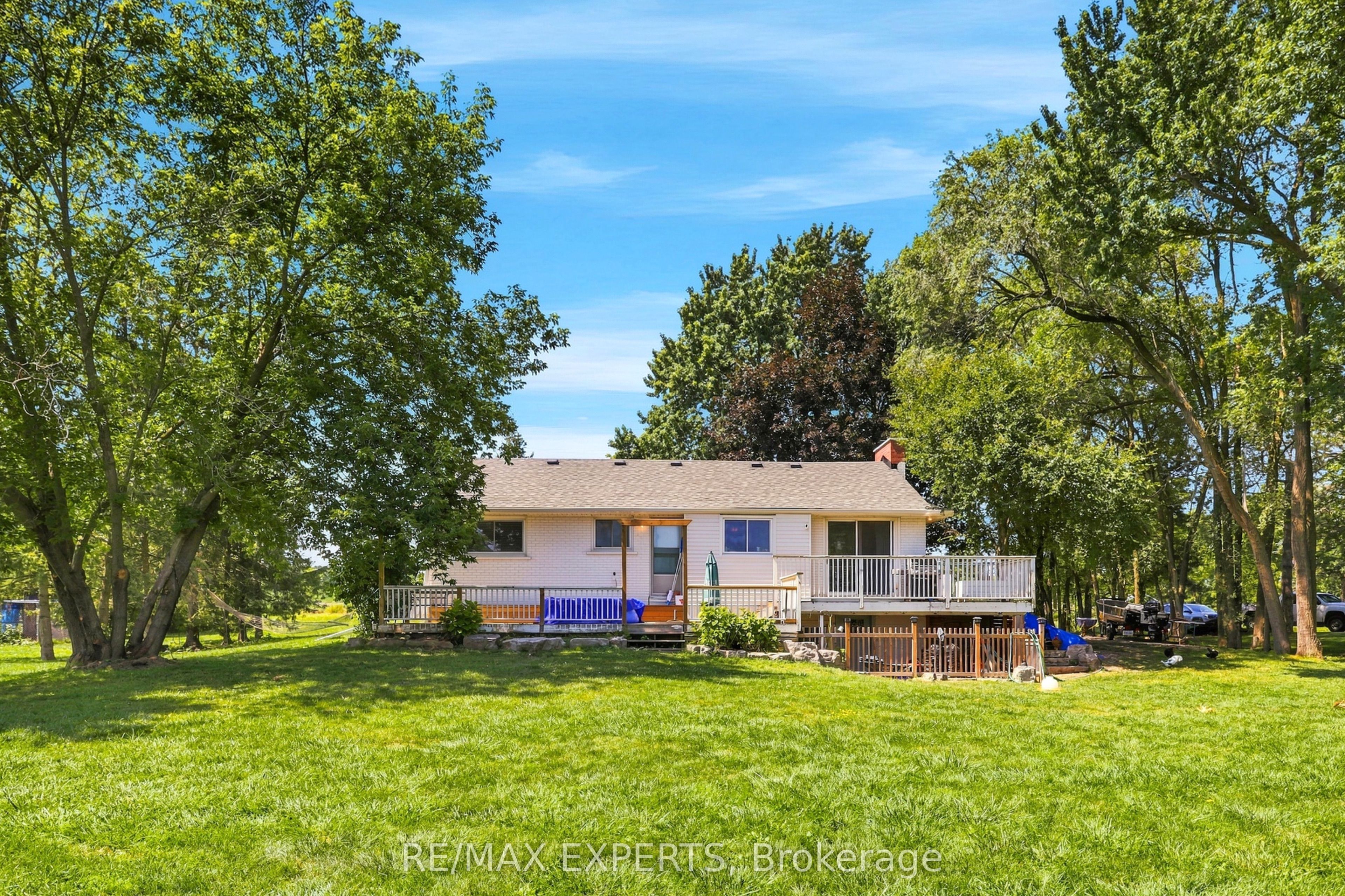 2724 8 Side Road Property Photo 34