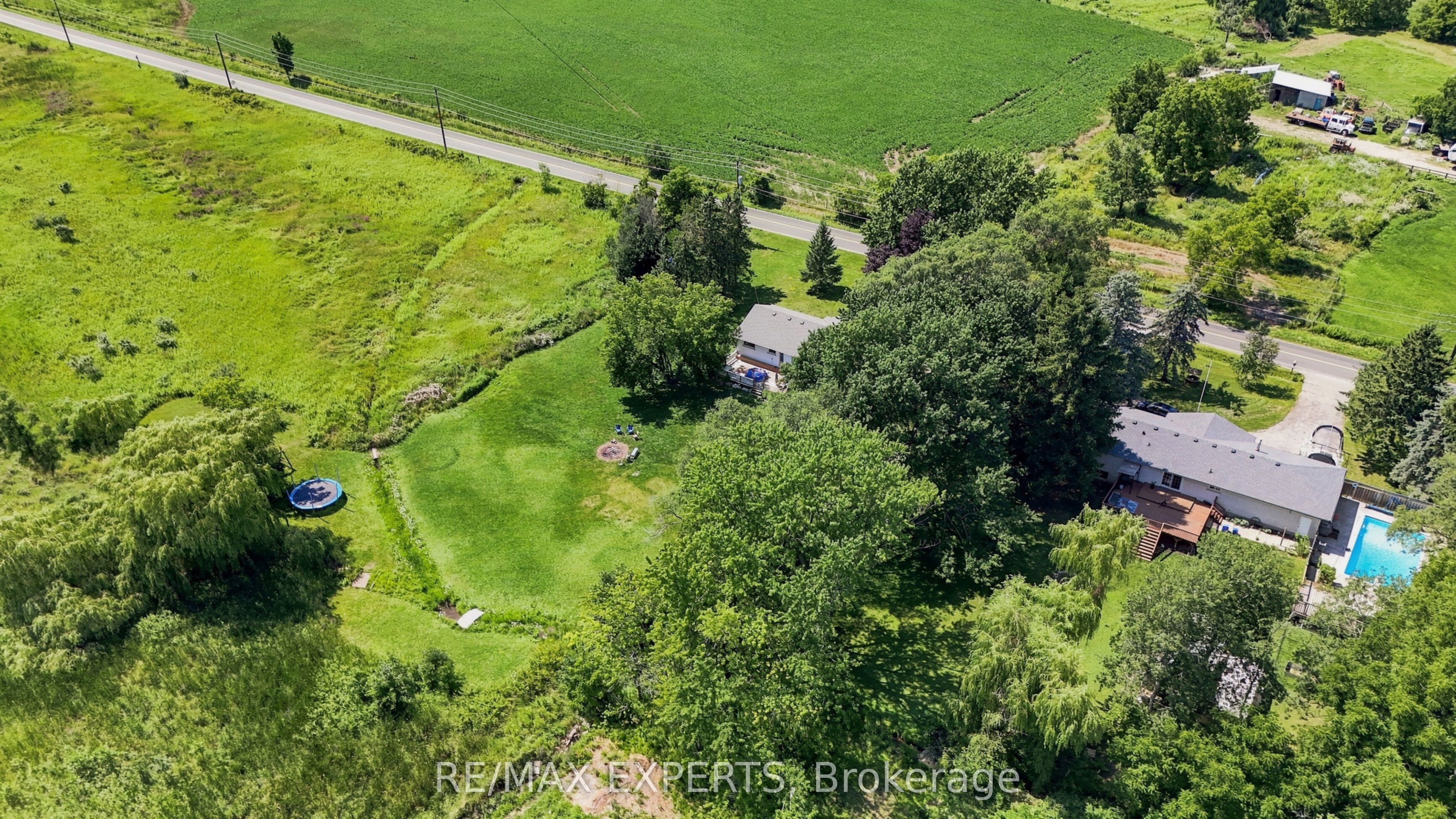 2724 8 Side Road Property Photo 35