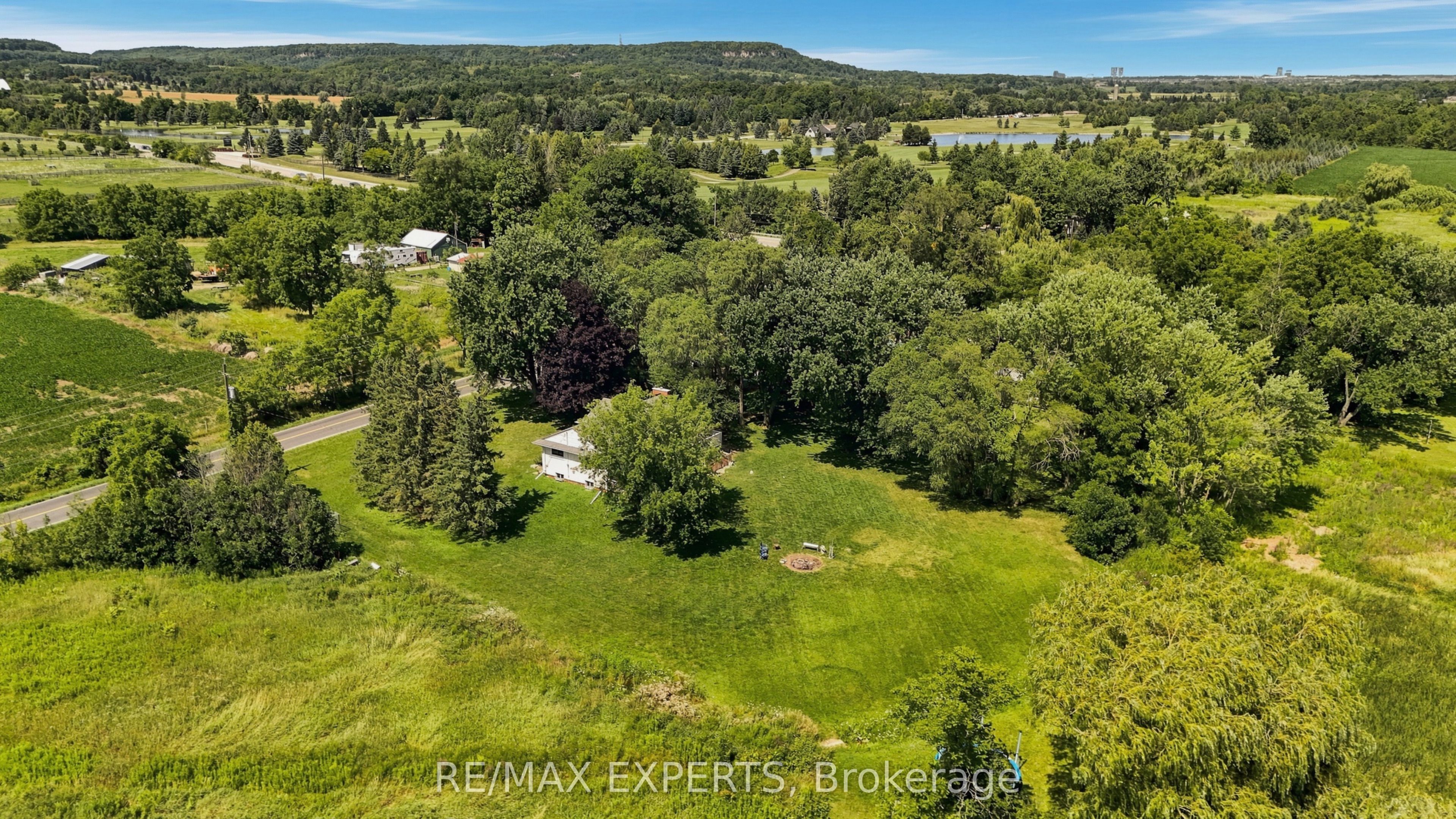 2724 8 Side Road Property Photo 36