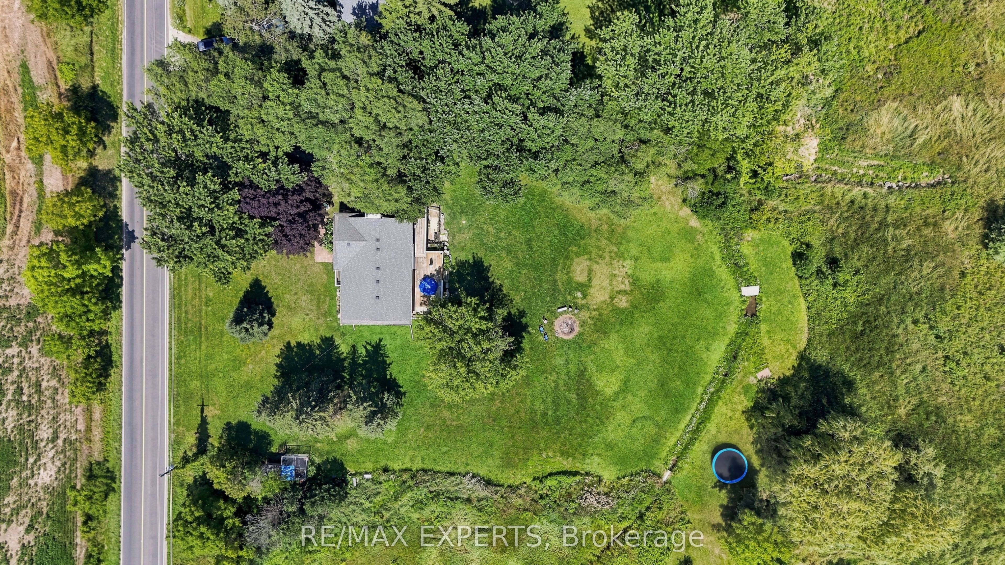 2724 8 Side Road Property Photo 37