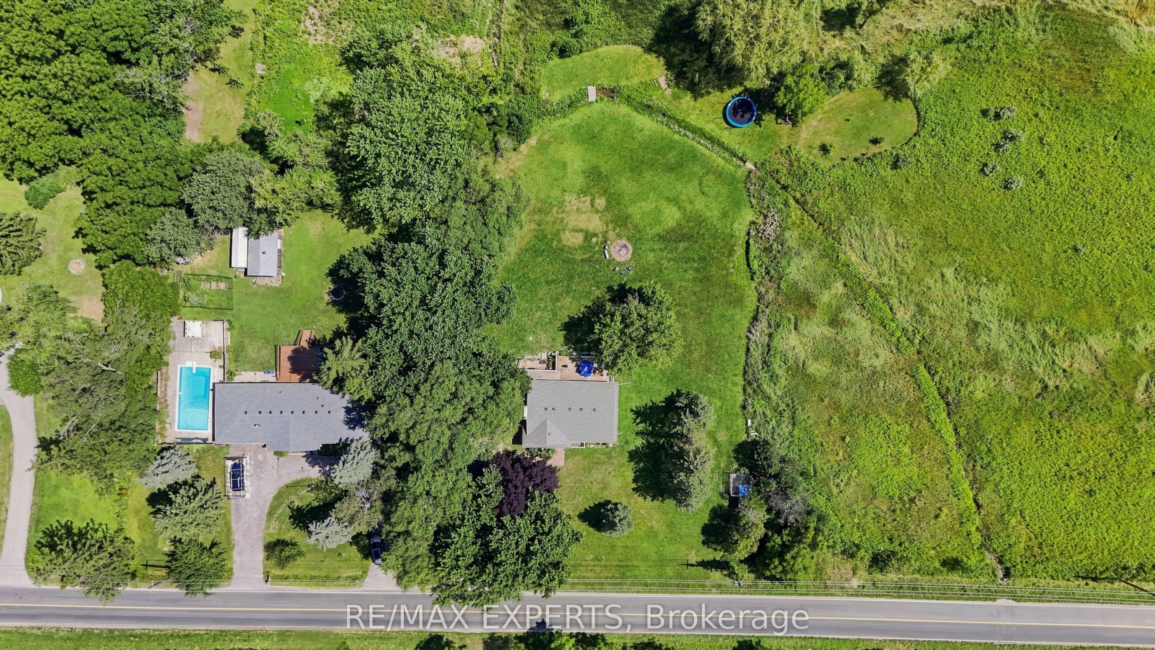 2724 8 Side Road Property Photo 38