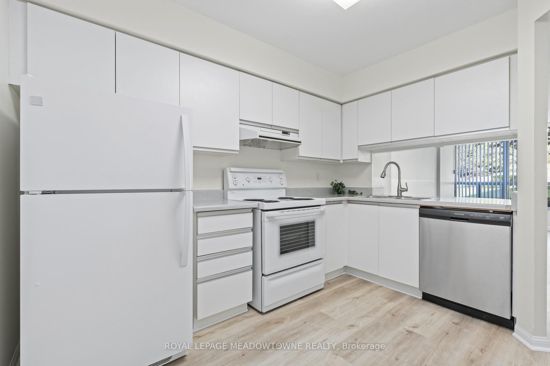 10 Laurelcrest Street 104 Property Photo 8