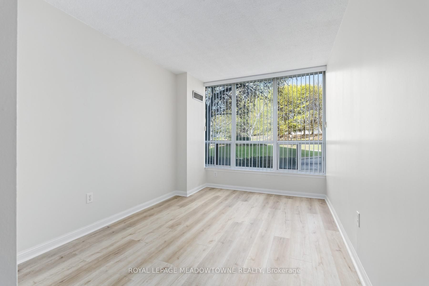 10 Laurelcrest Street 104 Property Photo 33