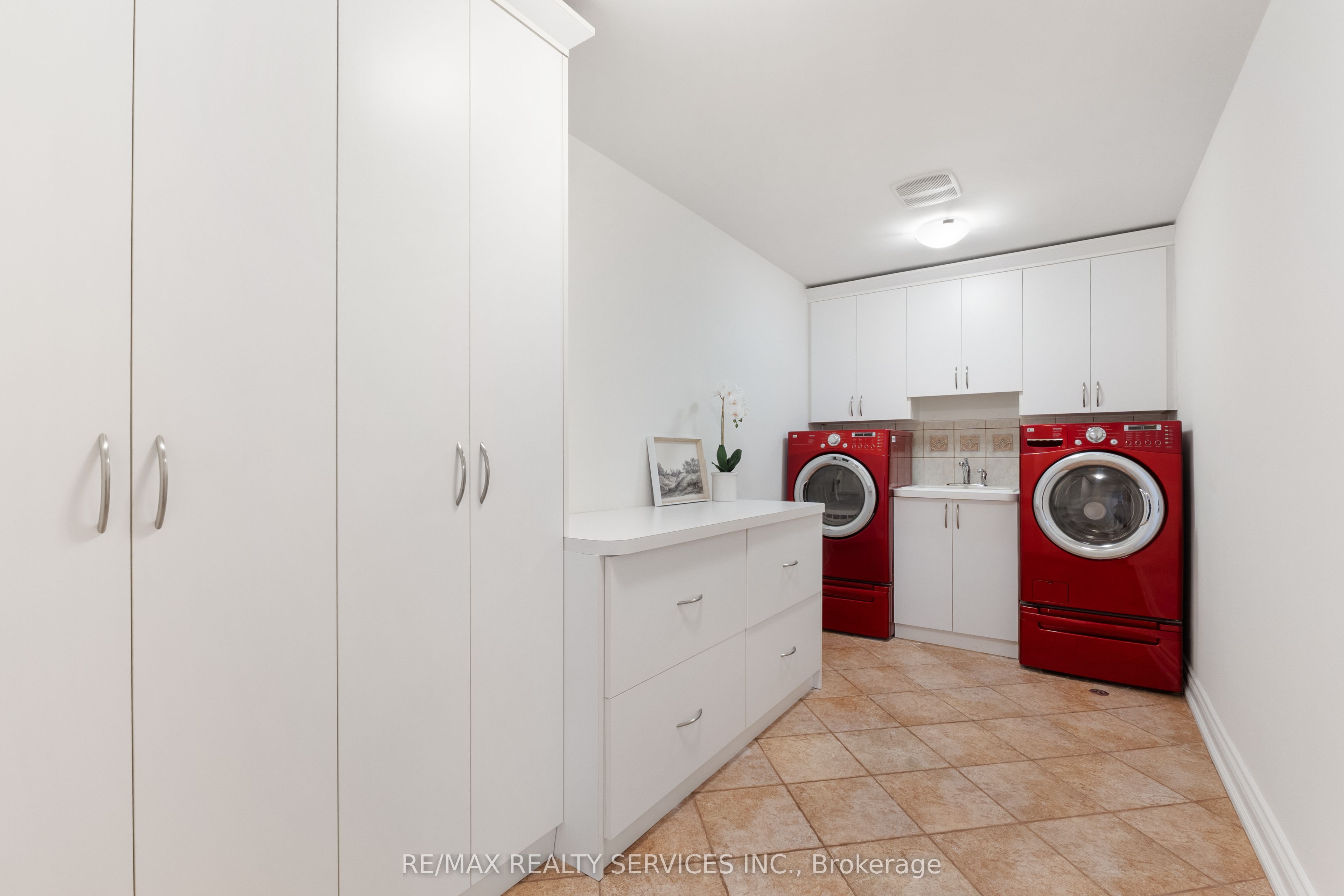 546 Conservation Drive Property Photo 28