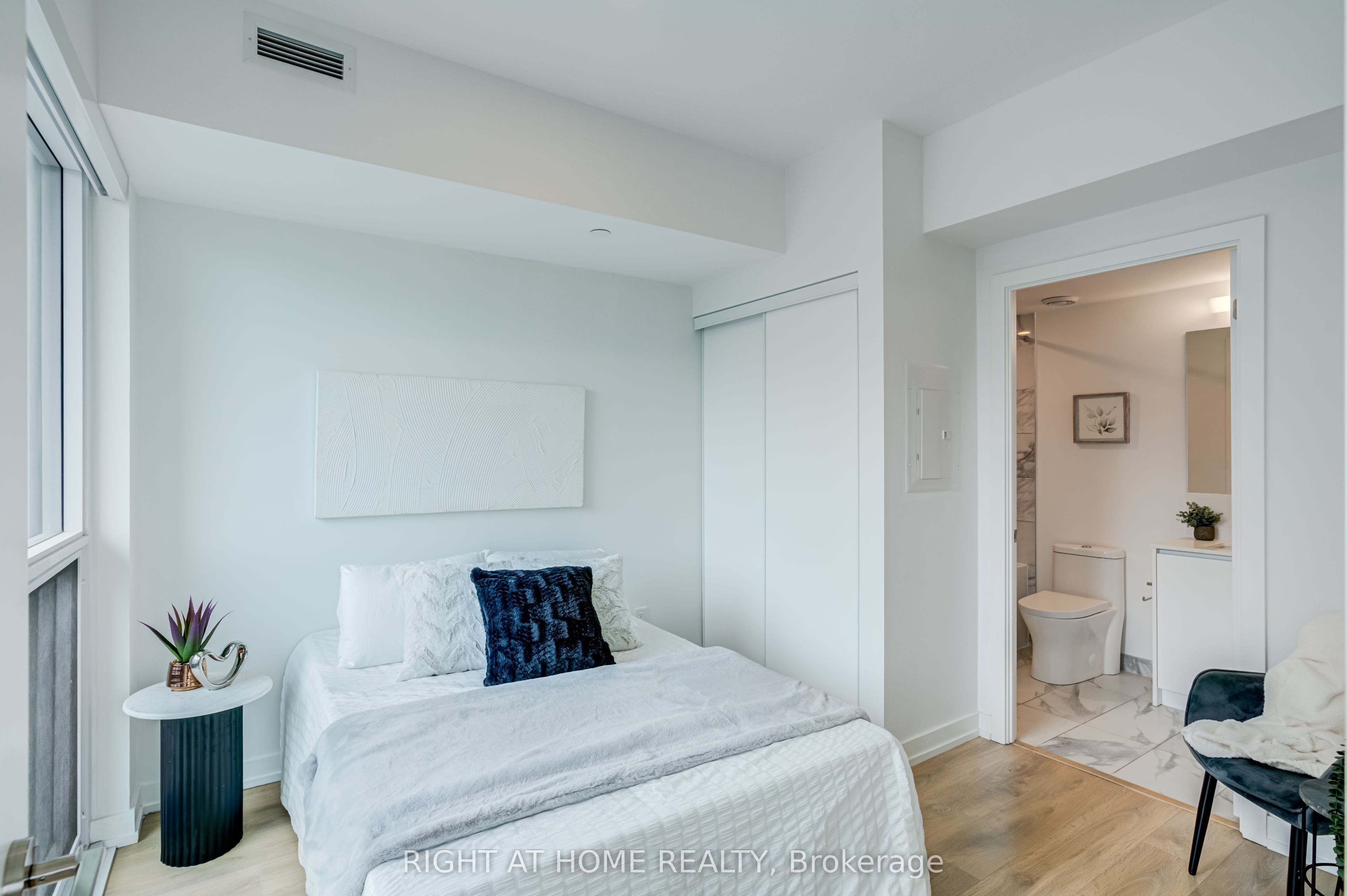 1100 Sheppard Avenue W 908 Property Photo 17