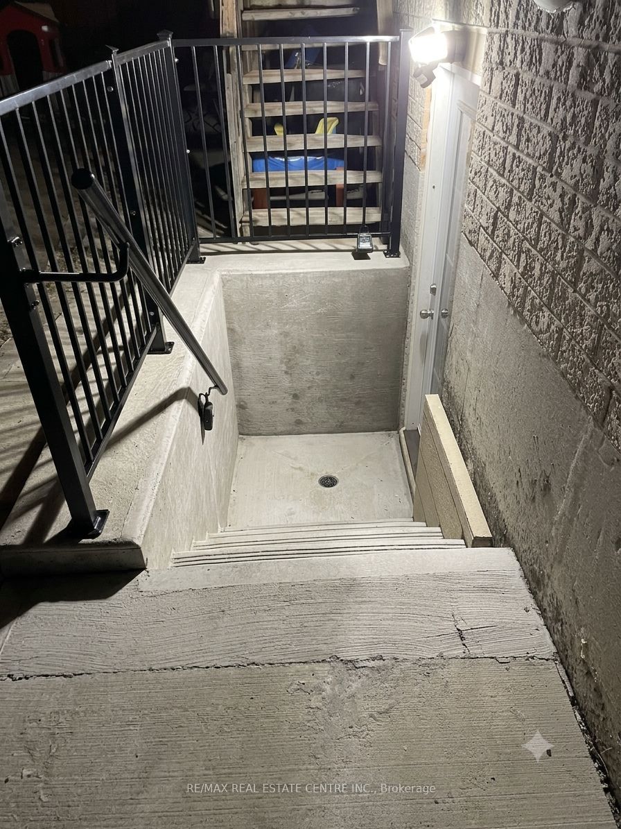 21 Buster Drive (bsmt) Property Photo 16