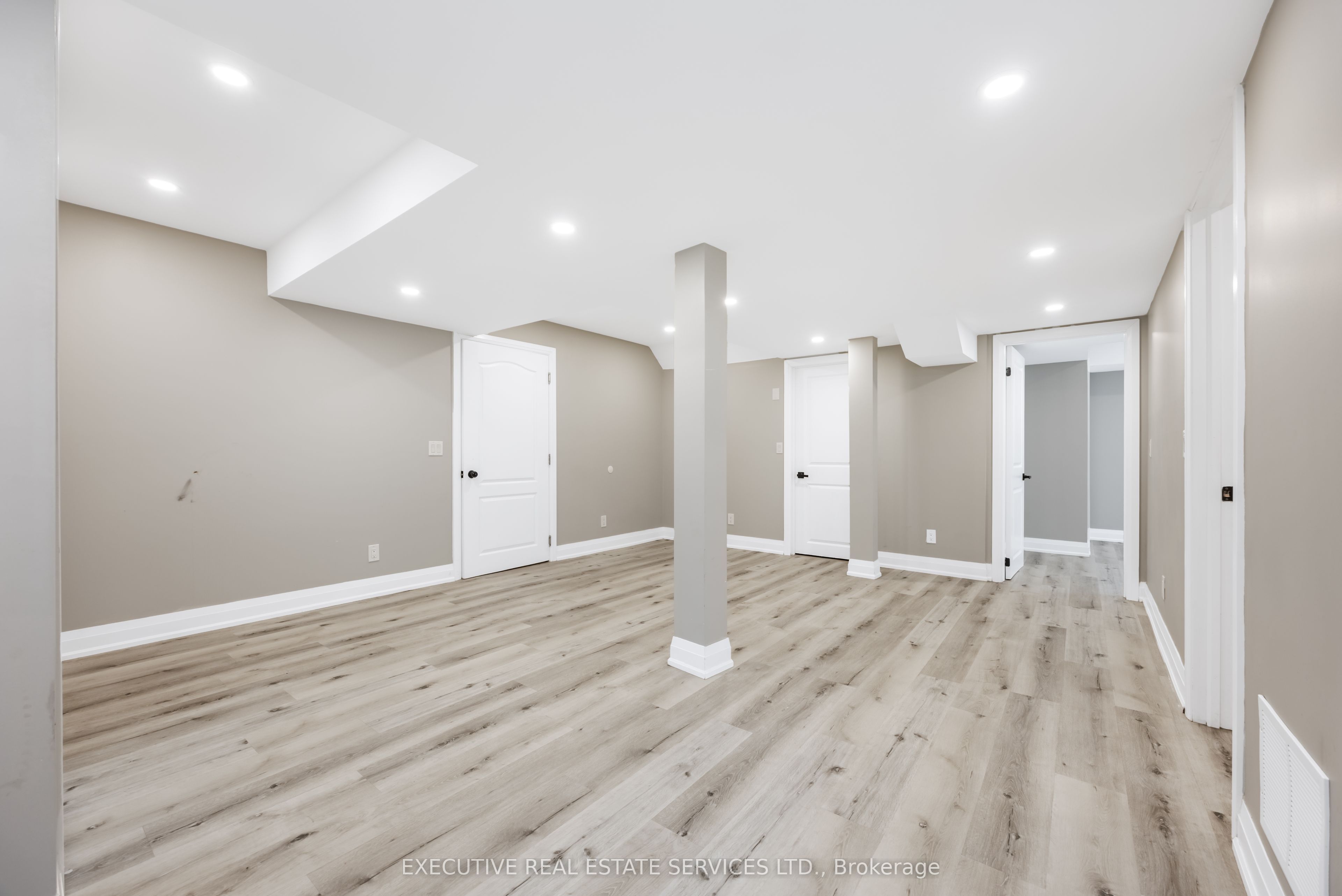 61 Truro Circle N Property Photo 12
