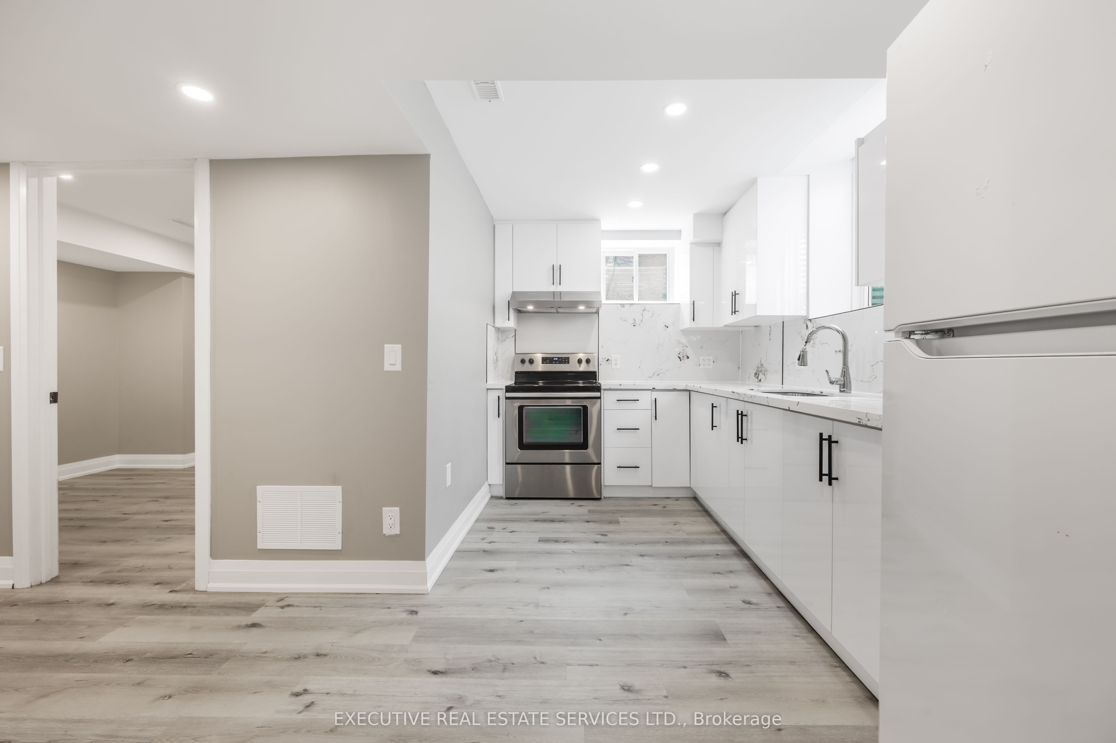 61 Truro Circle N Property Photo 14
