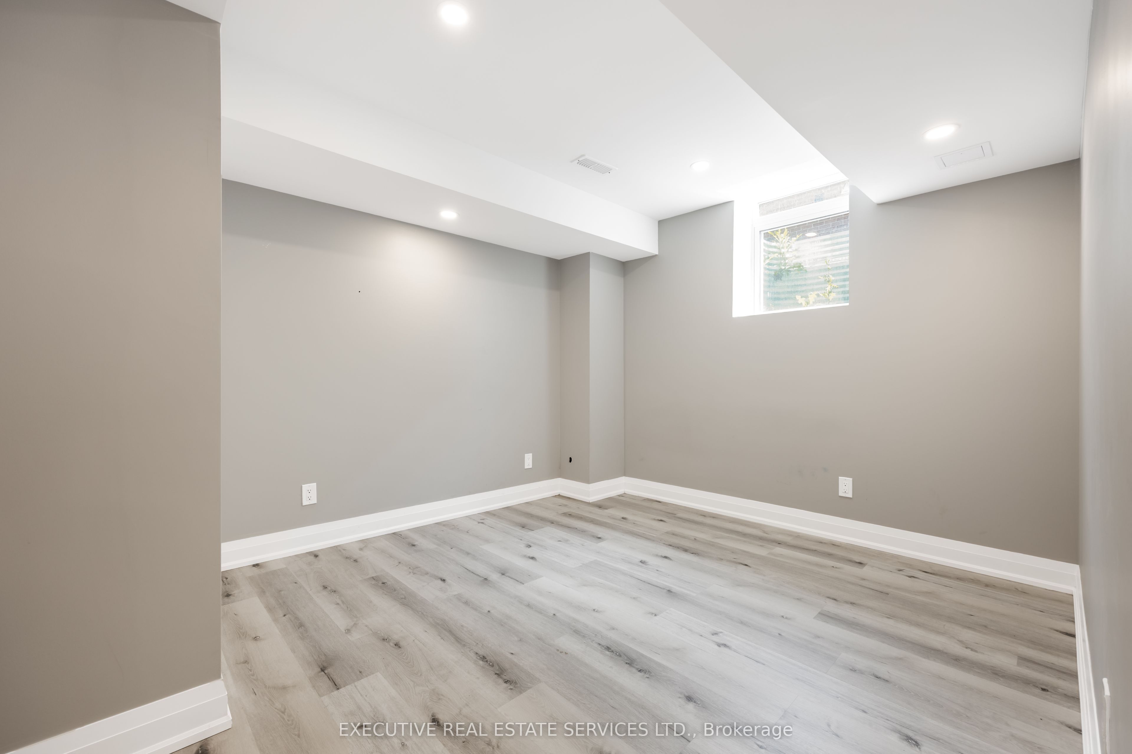 61 Truro Circle N Property Photo 17