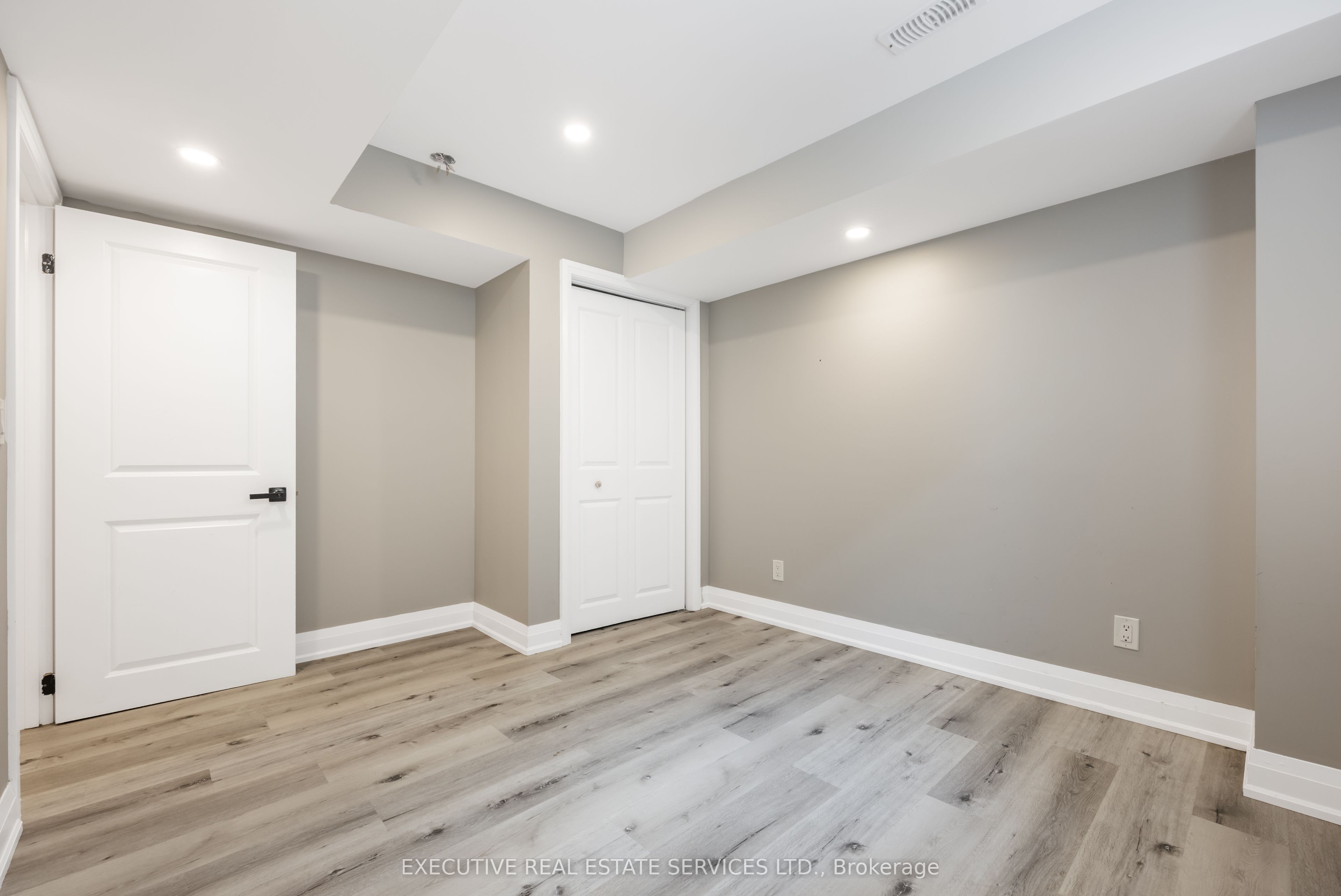 61 Truro Circle N Property Photo 18