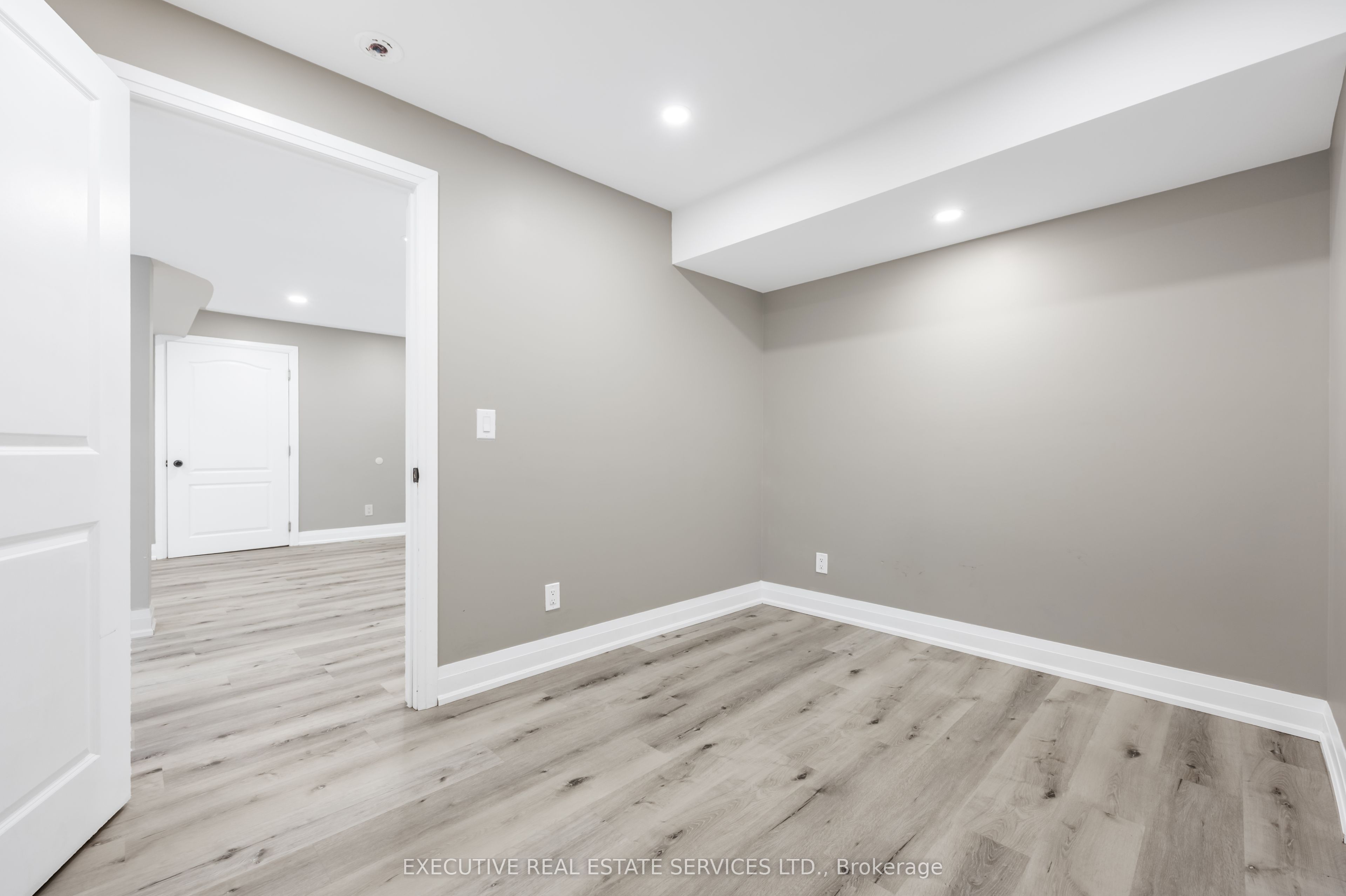 61 Truro Circle N Property Photo 20