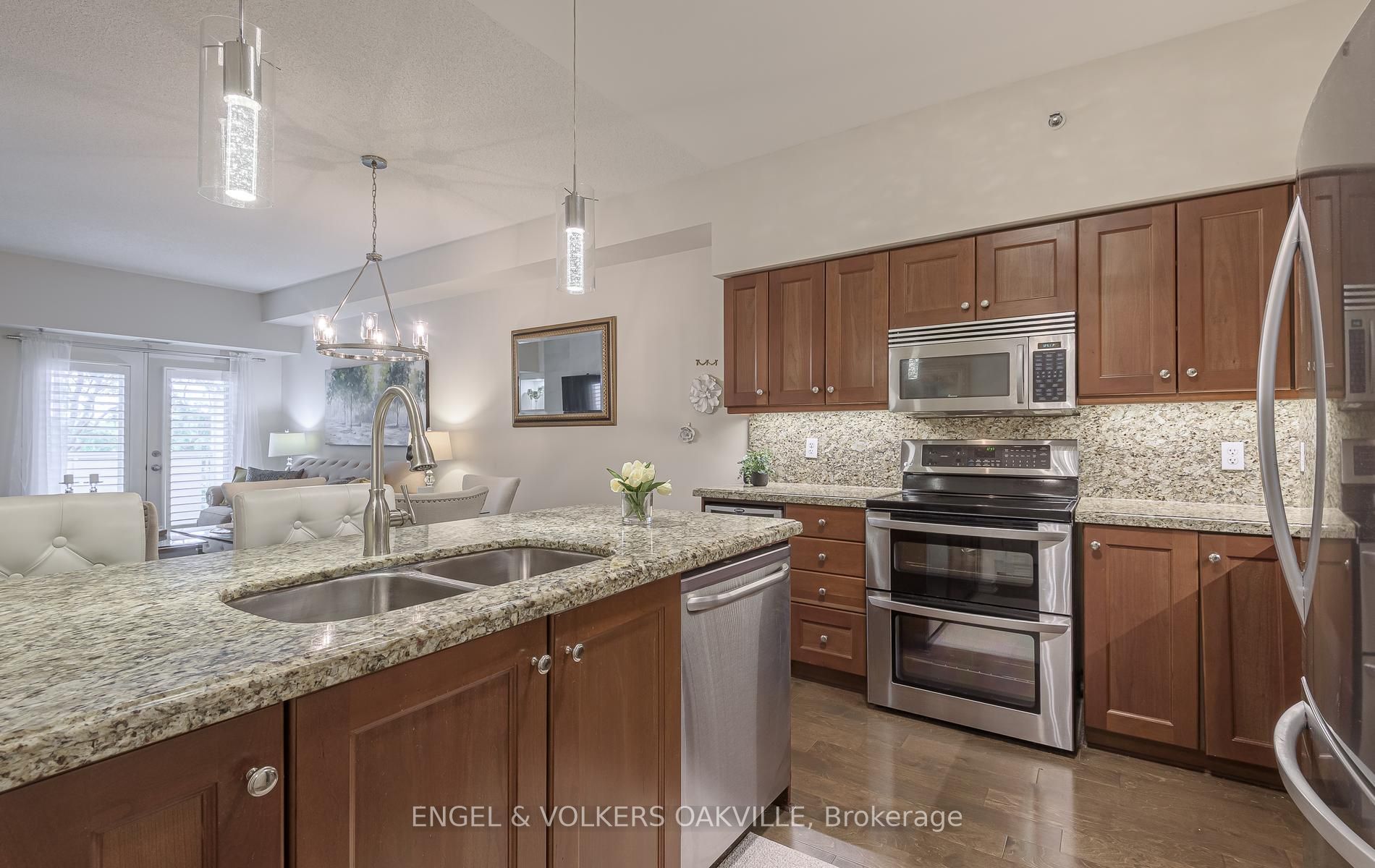 391 Plains Road E 404 Property Photo 11