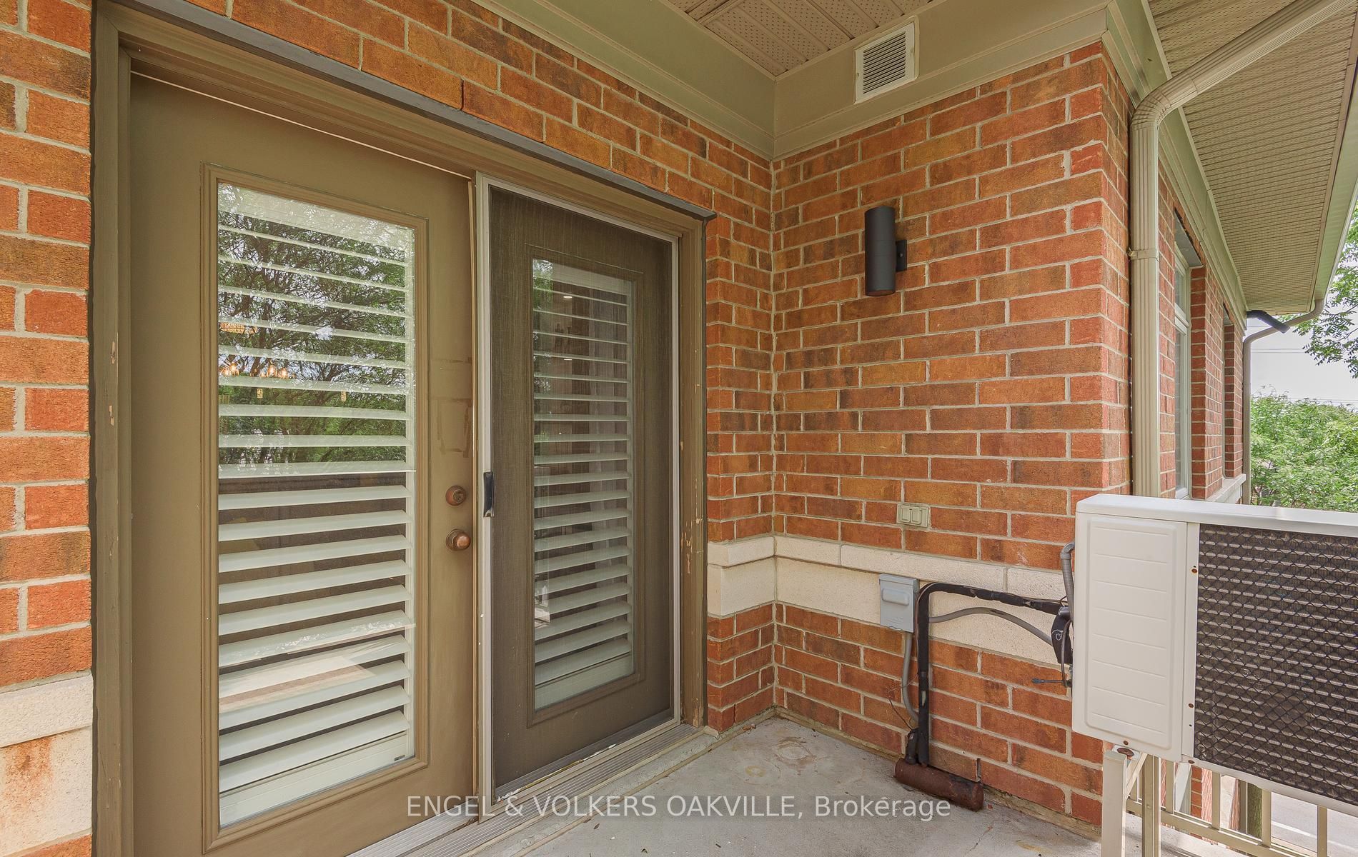 391 Plains Road E 404 Property Photo 18