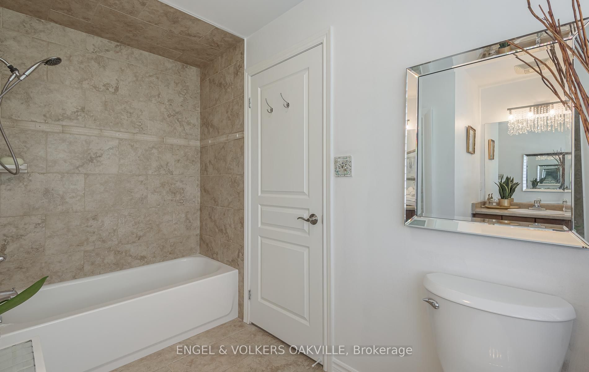 391 Plains Road E 404 Property Photo 25