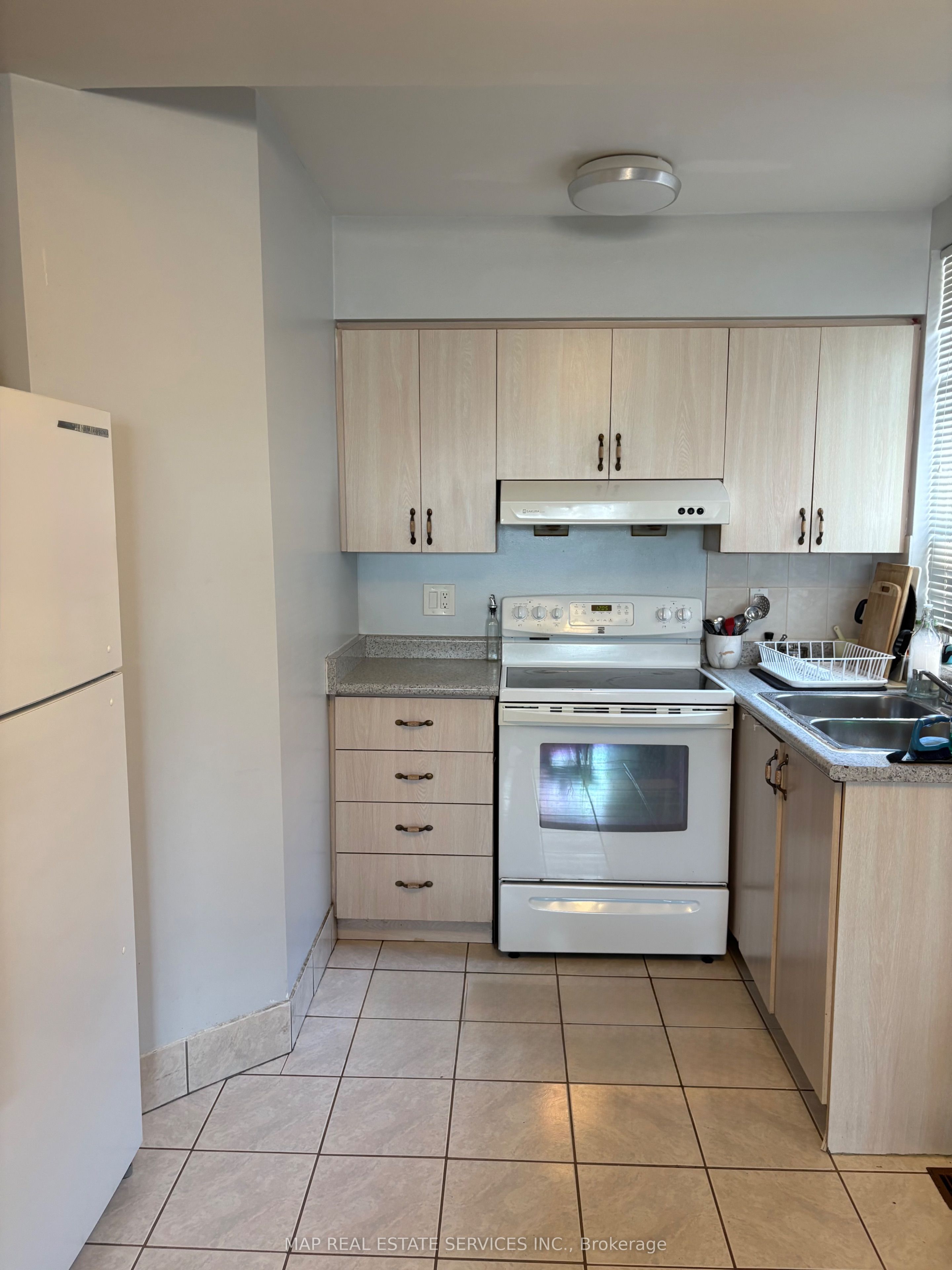 844 Browns Line Property Photo 1