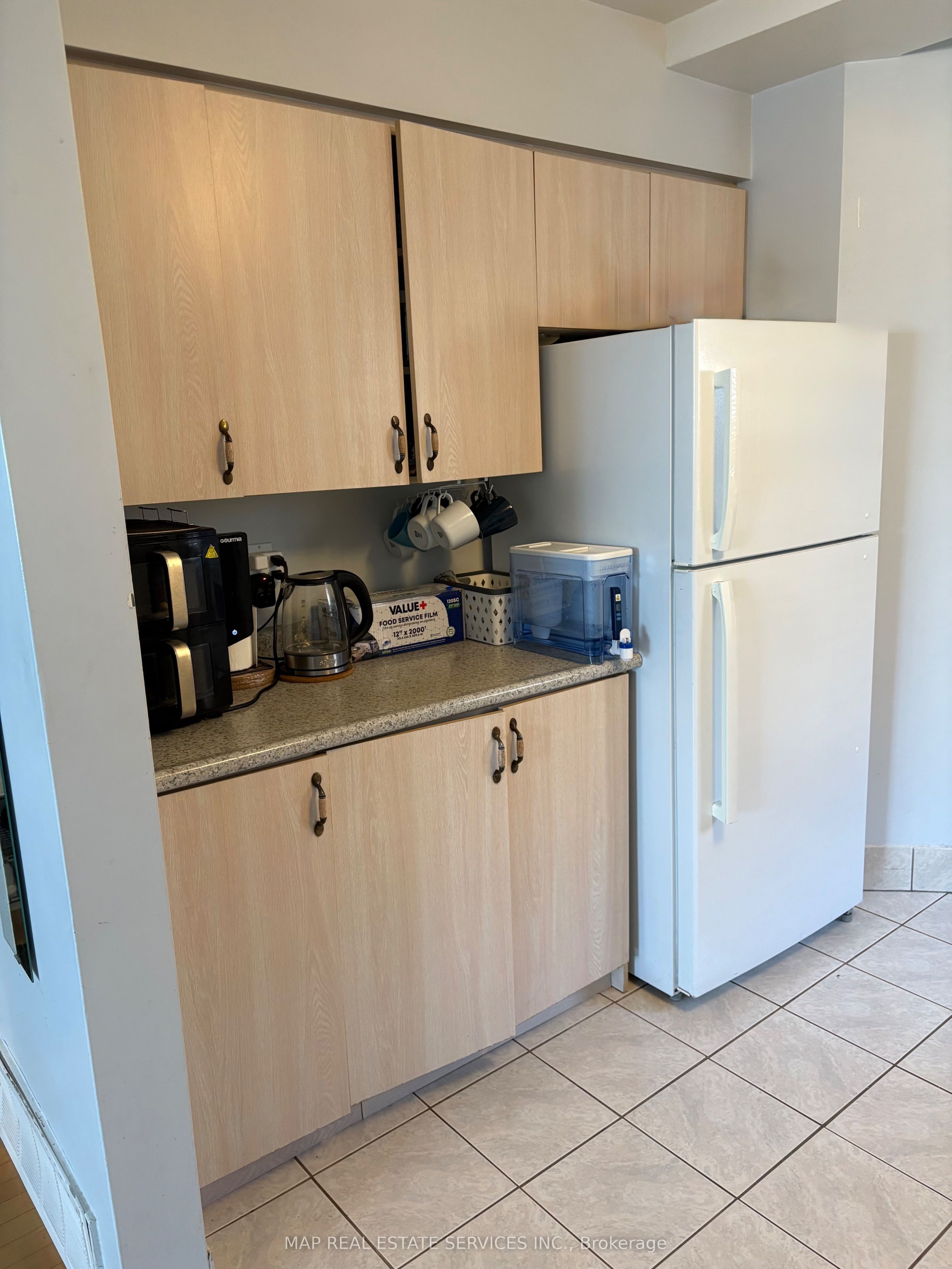 844 Browns Line Property Photo 2