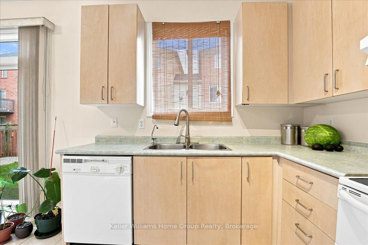12 Thorndale Road Property Photo 14