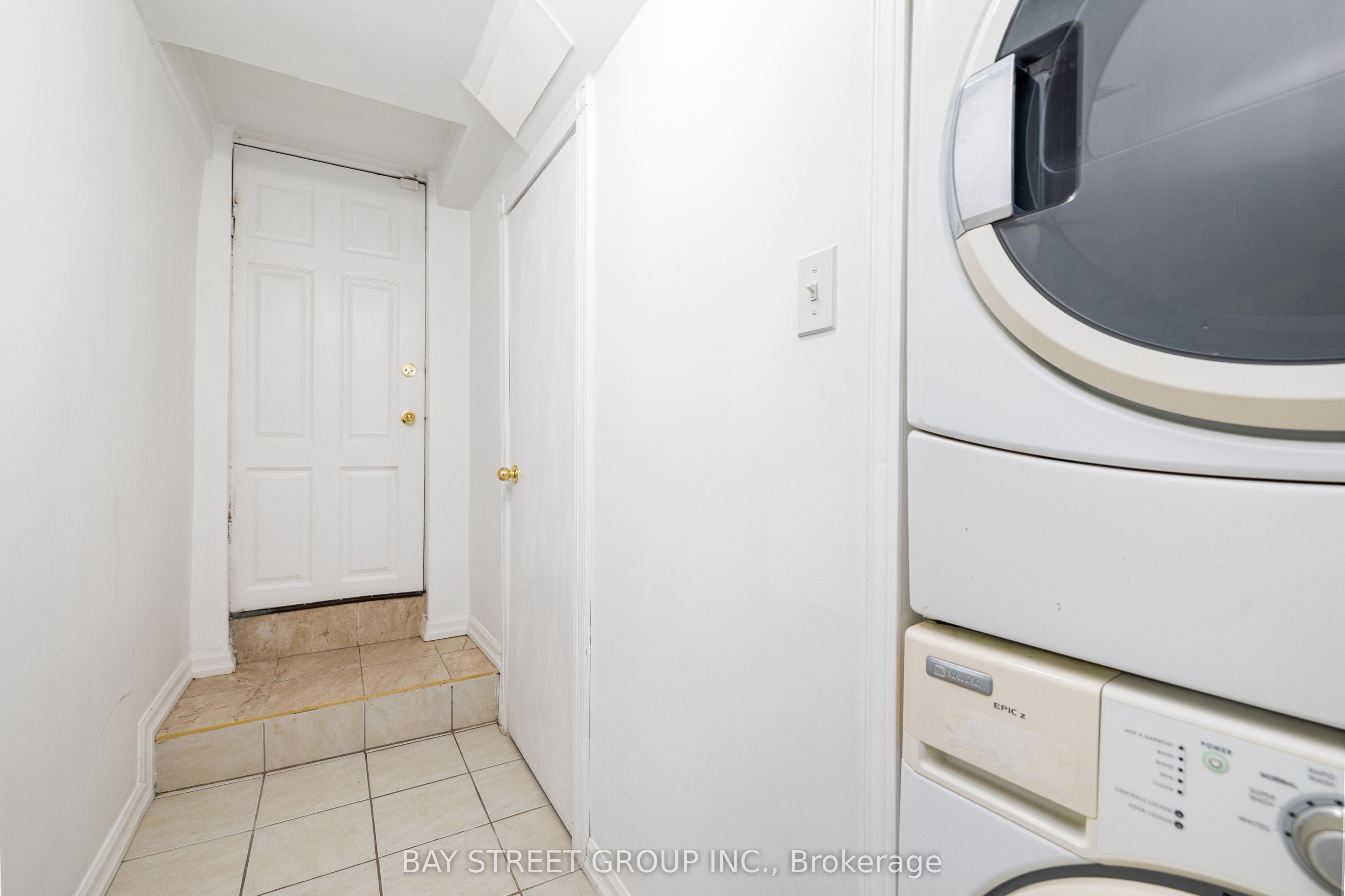 244 Colchester Drive Property Photo 43