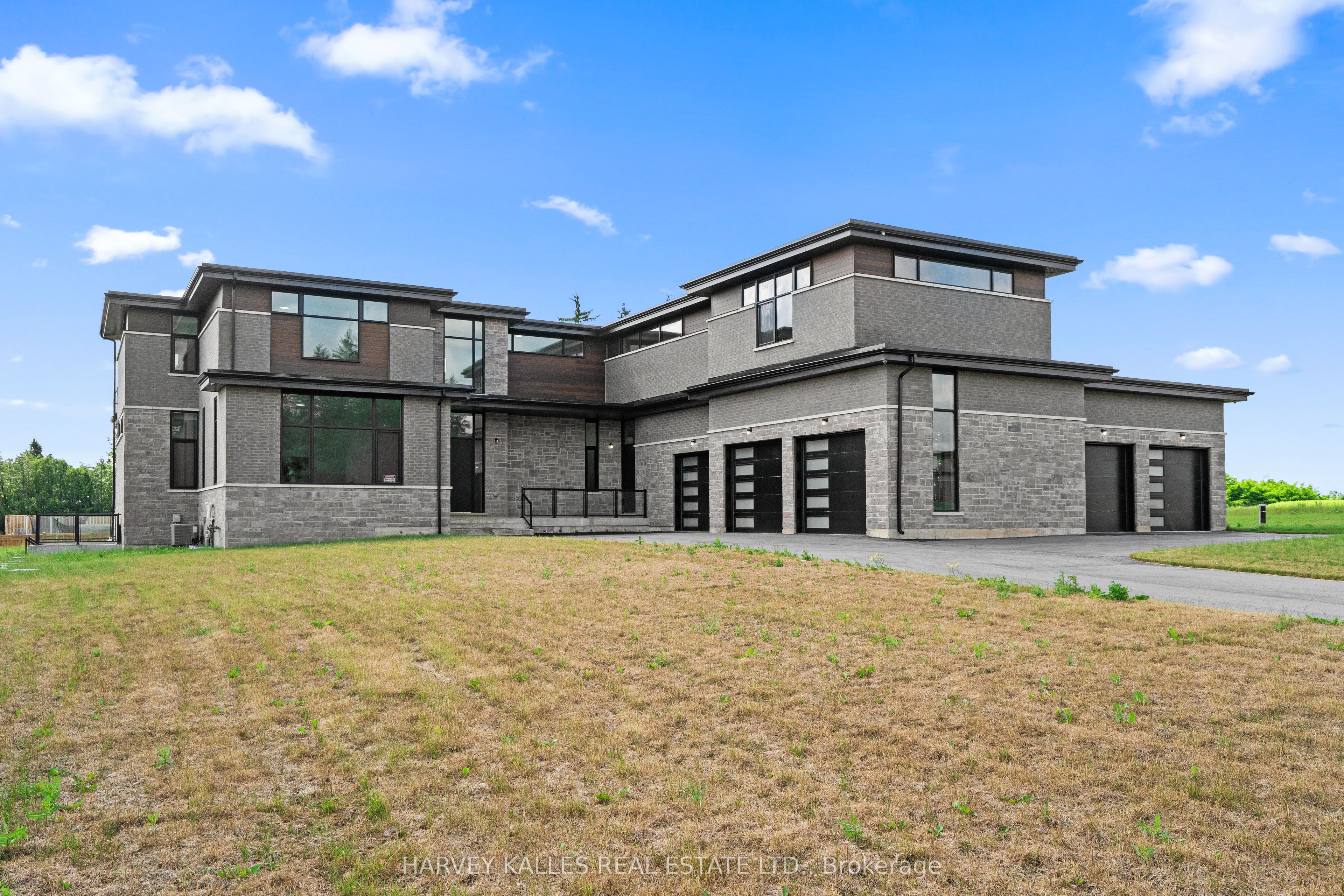2 Sugarbush Court Property Photo 1