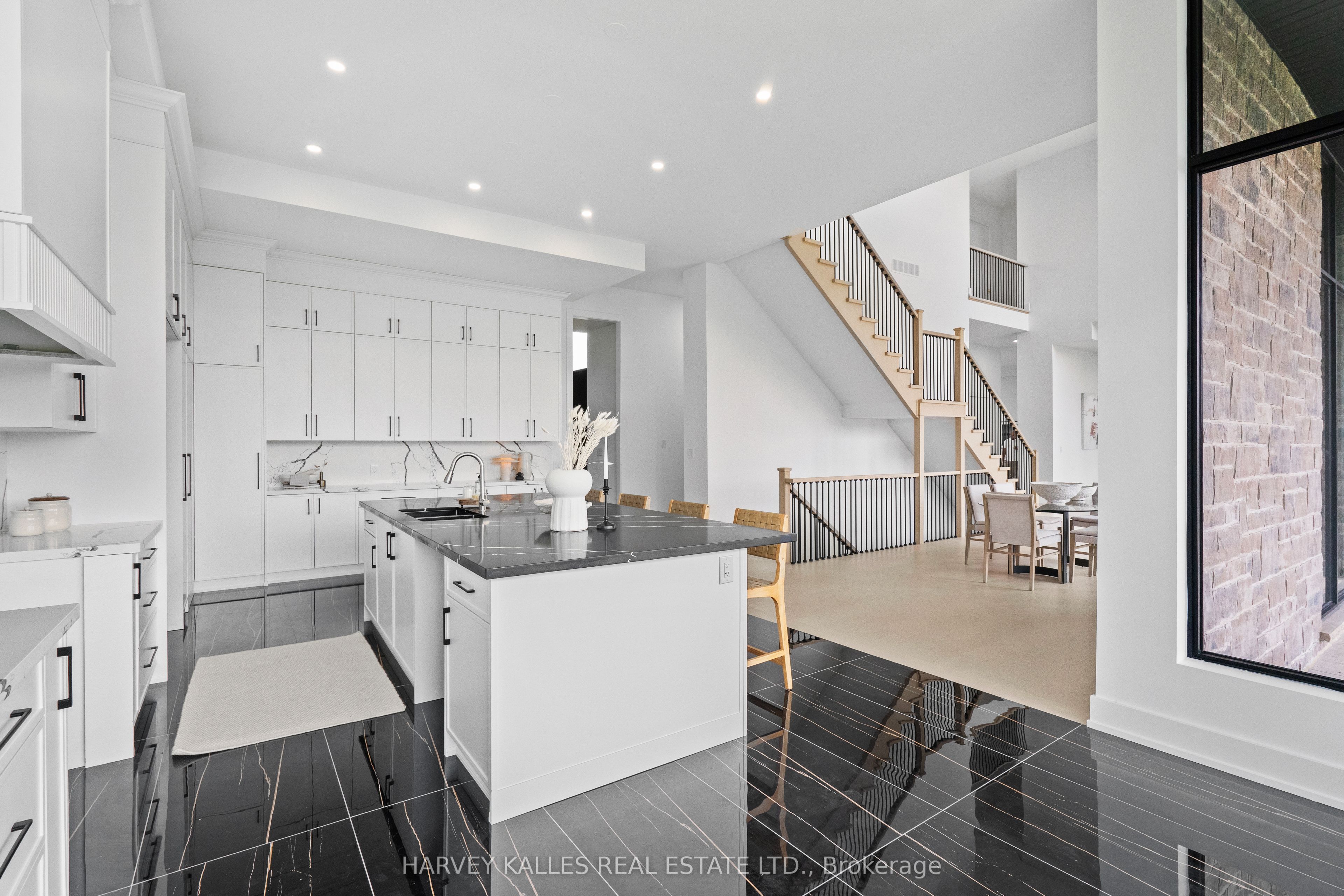 2 Sugarbush Court Property Photo 5