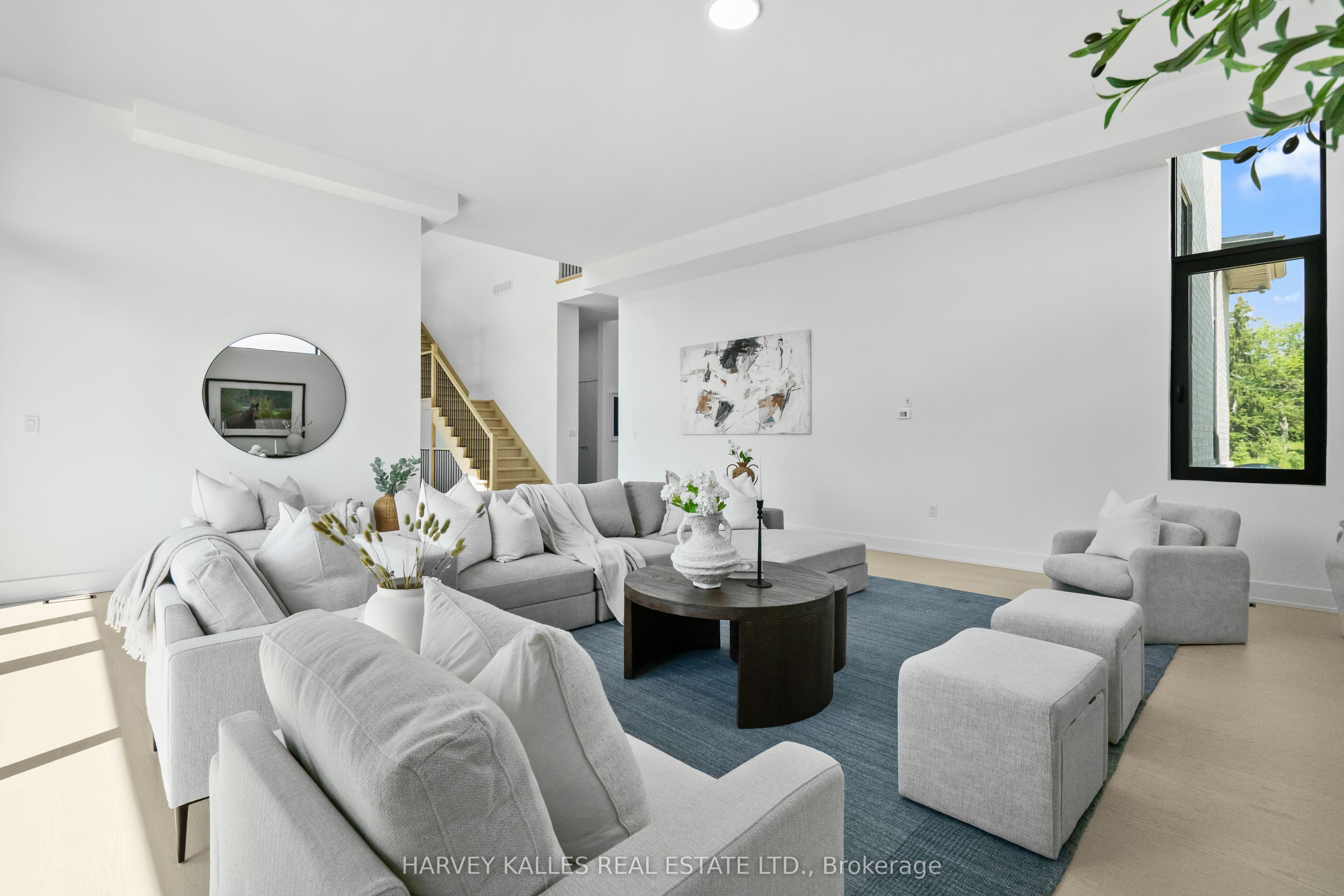 2 Sugarbush Court Property Photo 9