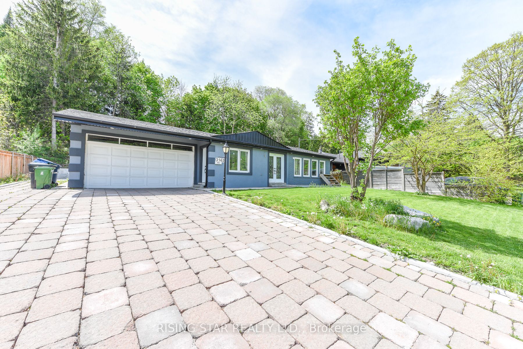 2562 Islington Ave Avenue W Property Photo 6