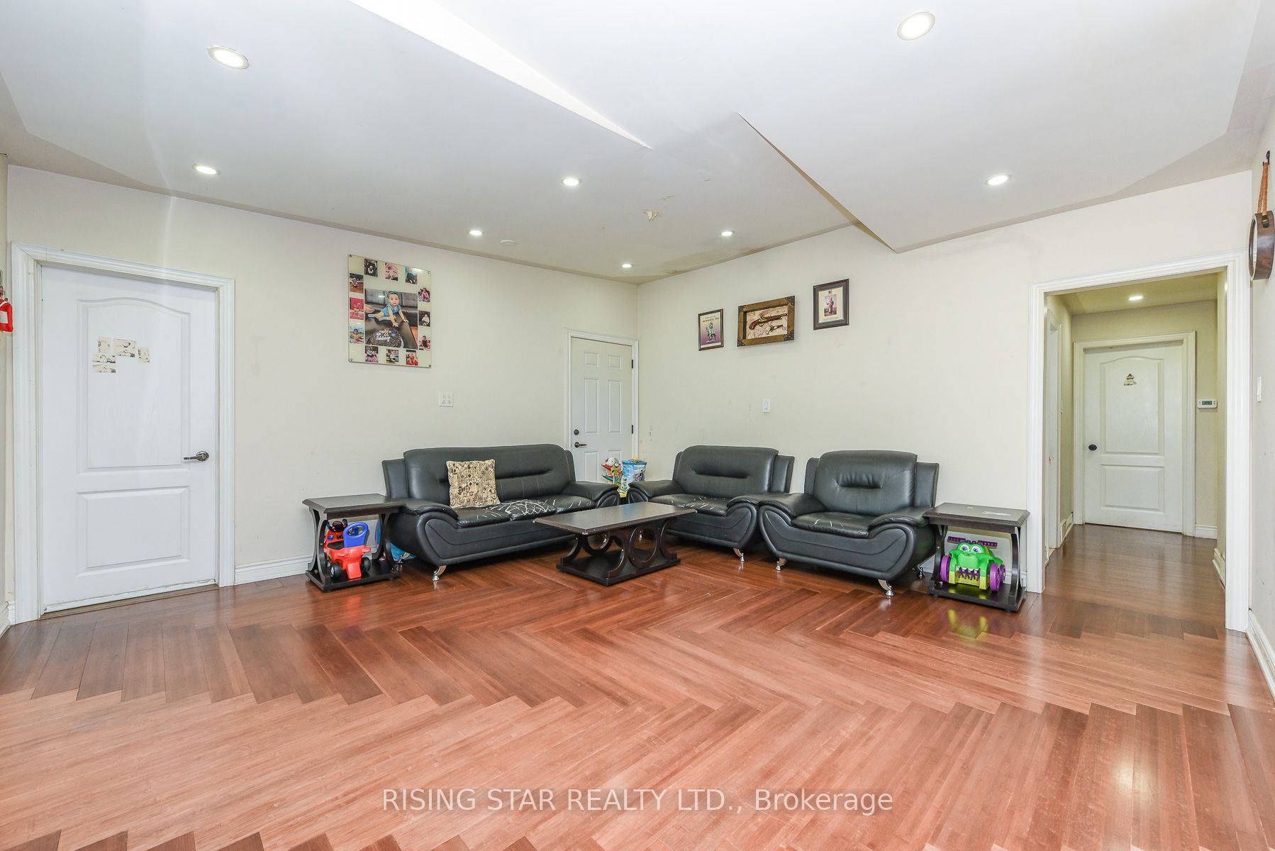 2562 Islington Ave Avenue W Property Photo 33