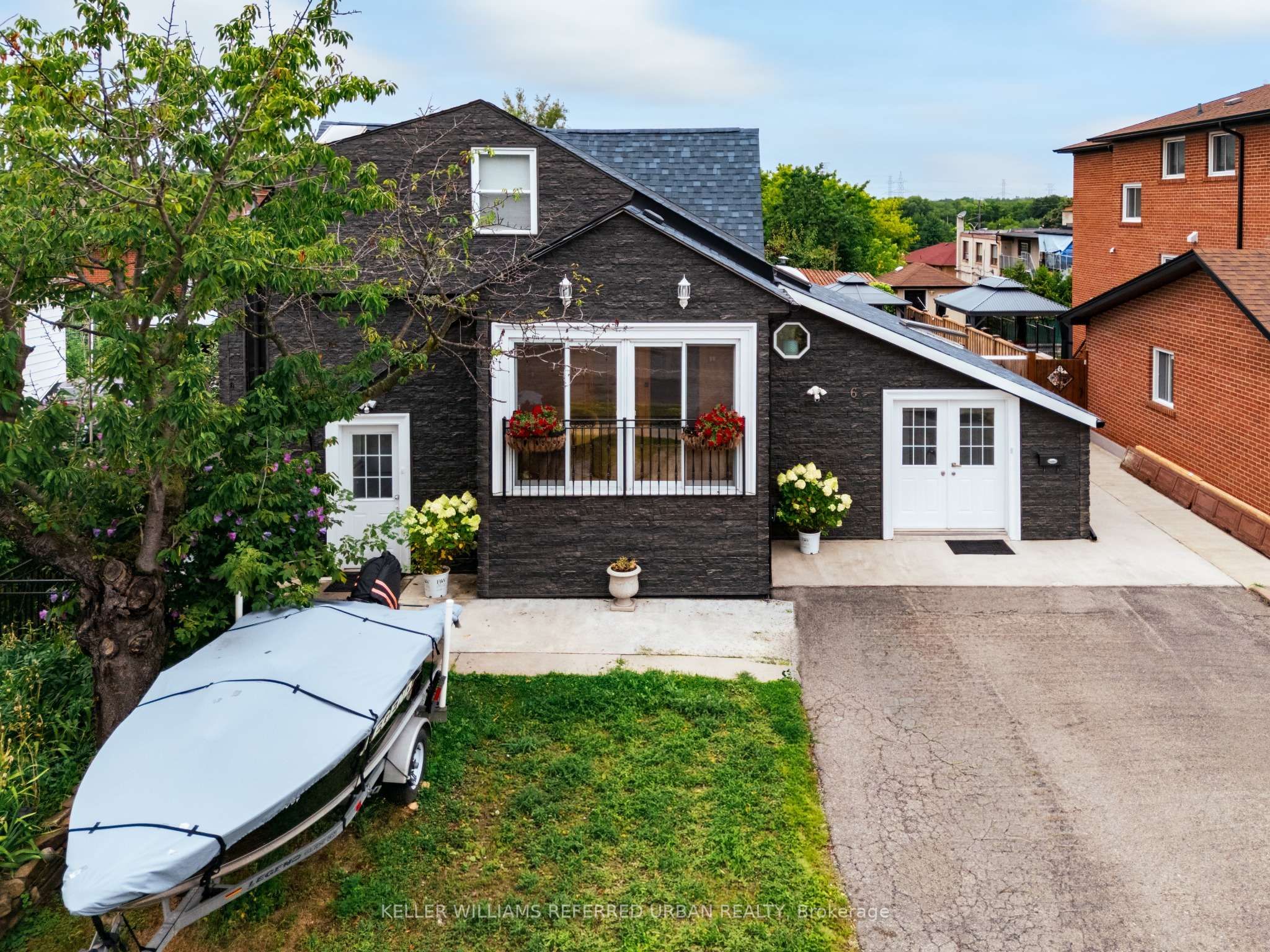 6 Elmhurst Drive Property Photo 2