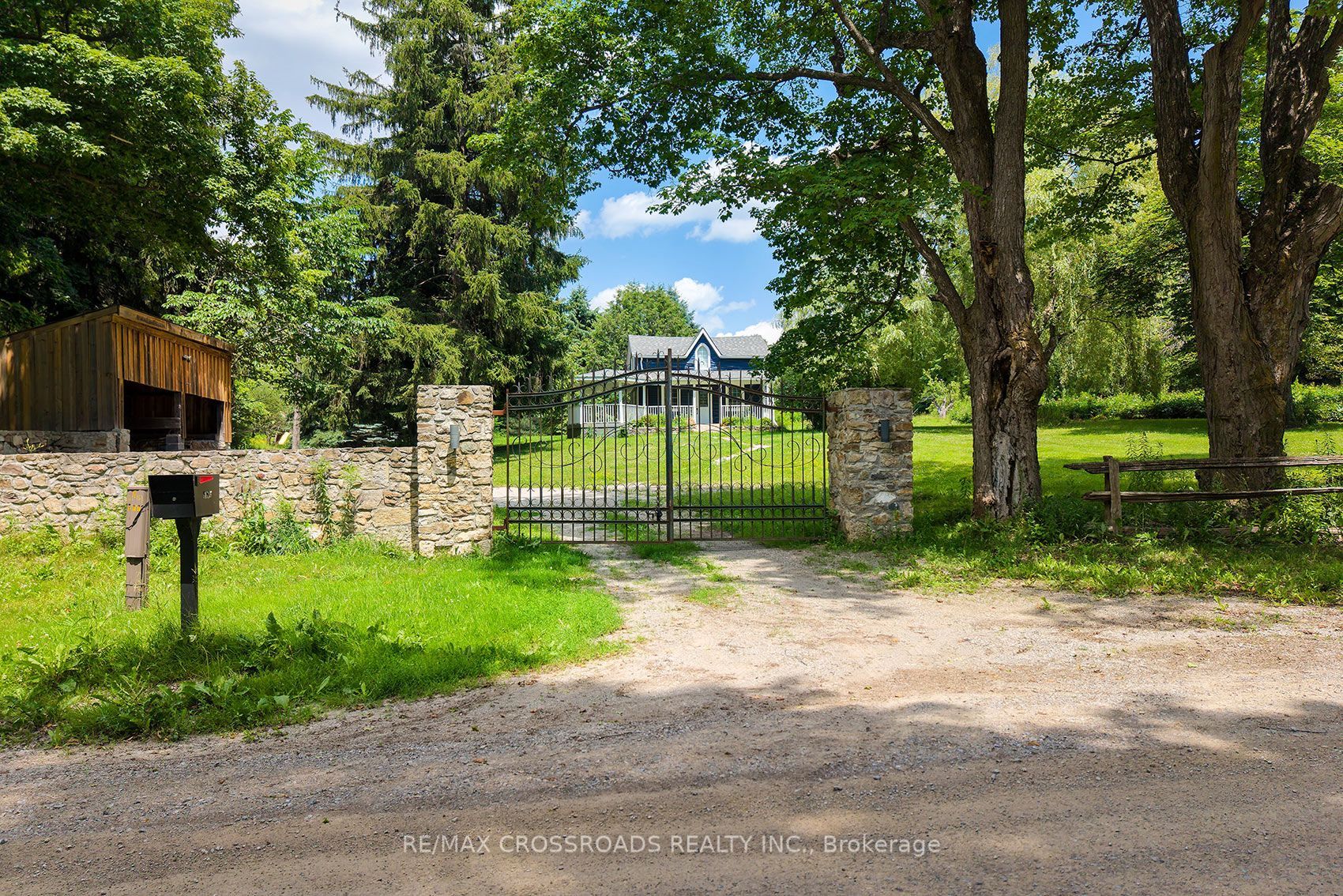 15135 Rockside Road Property Photo 2