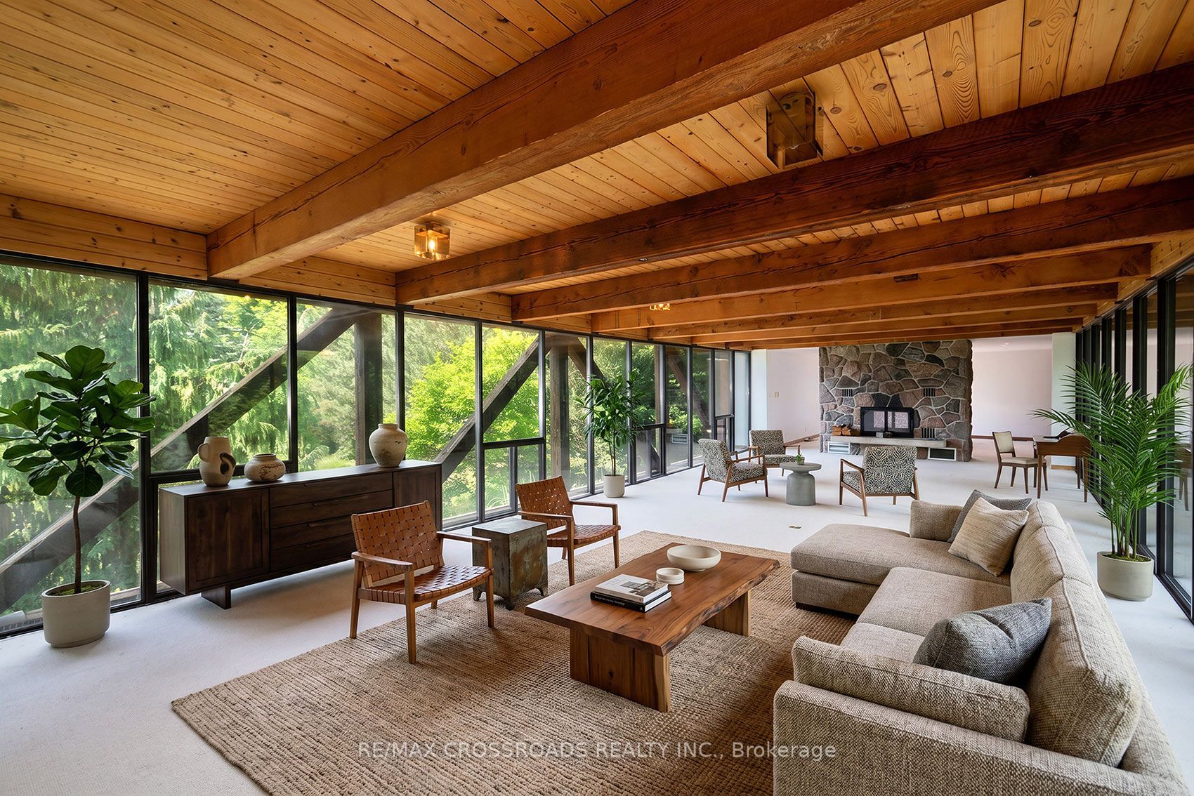 15135 Rockside Road Property Photo 8