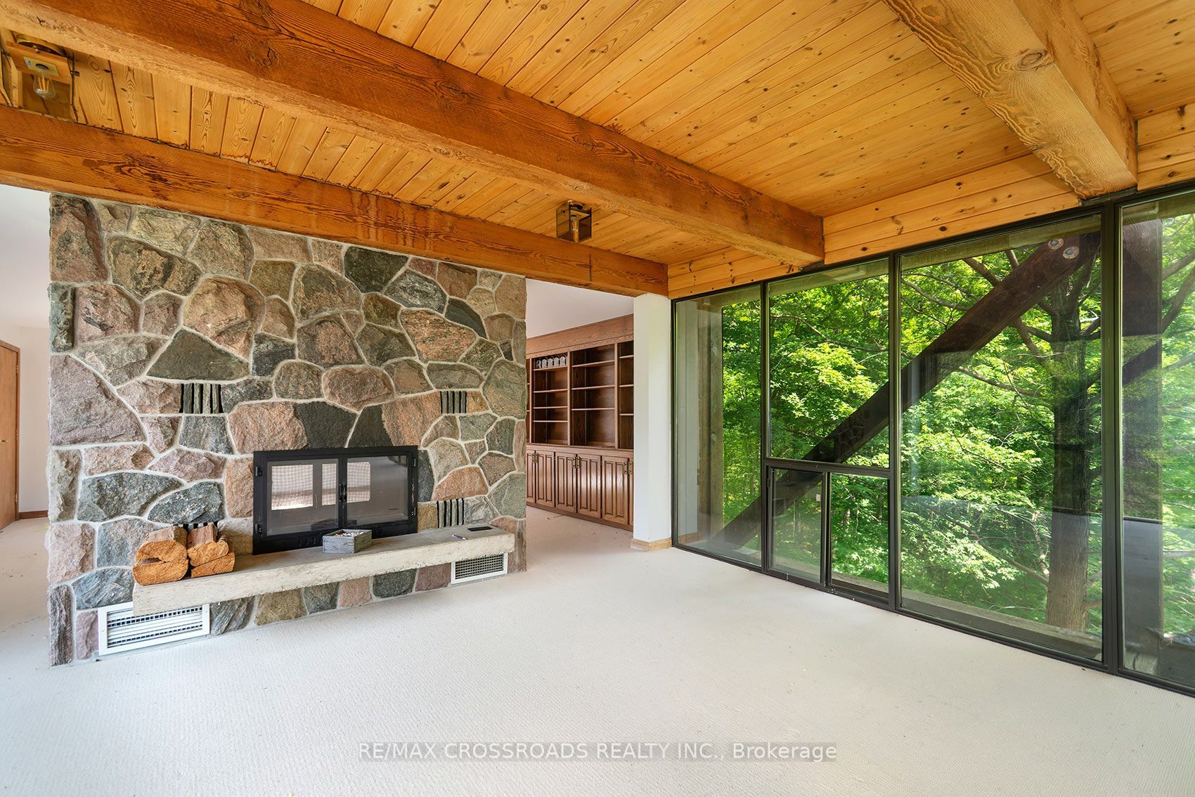 15135 Rockside Road Property Photo 11
