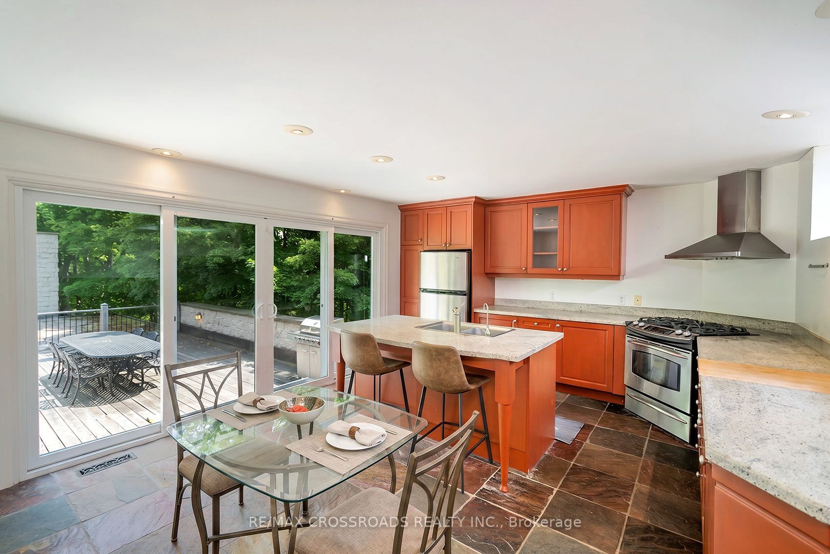 15135 Rockside Road Property Photo 12