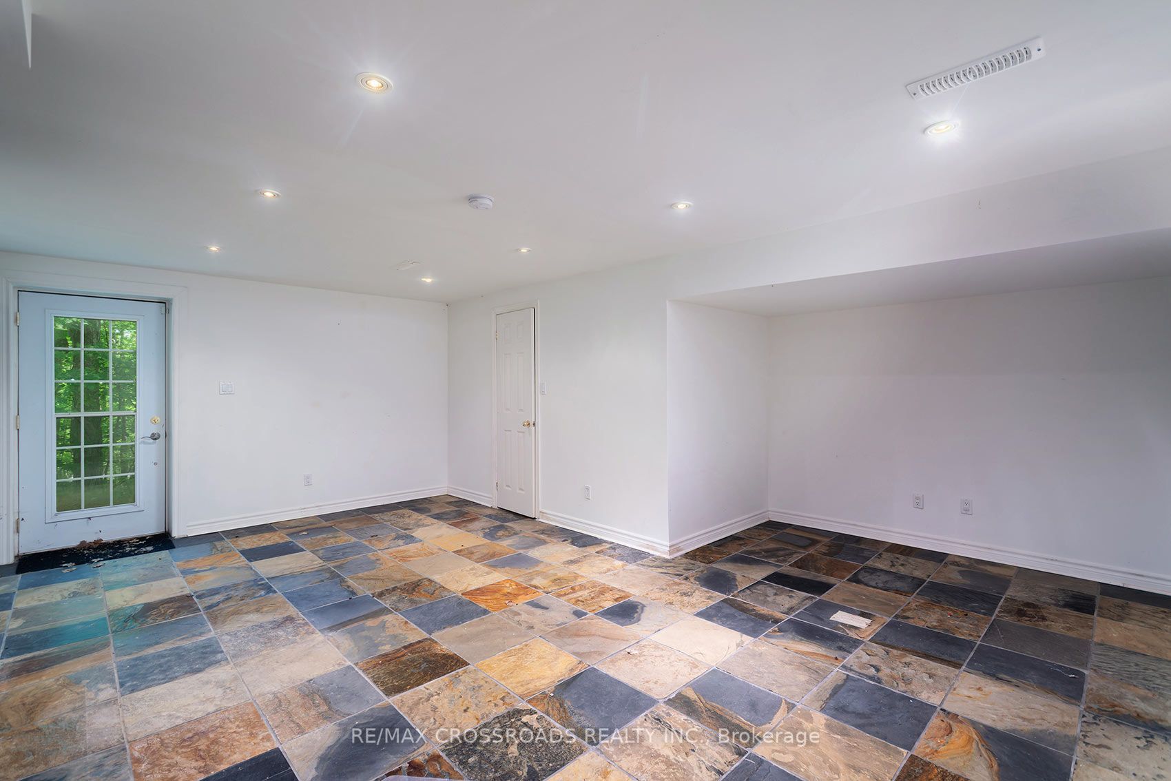 15135 Rockside Road Property Photo 20