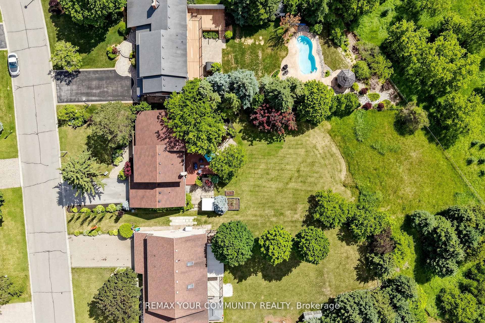 32 Brawton Drive N Property Photo 4