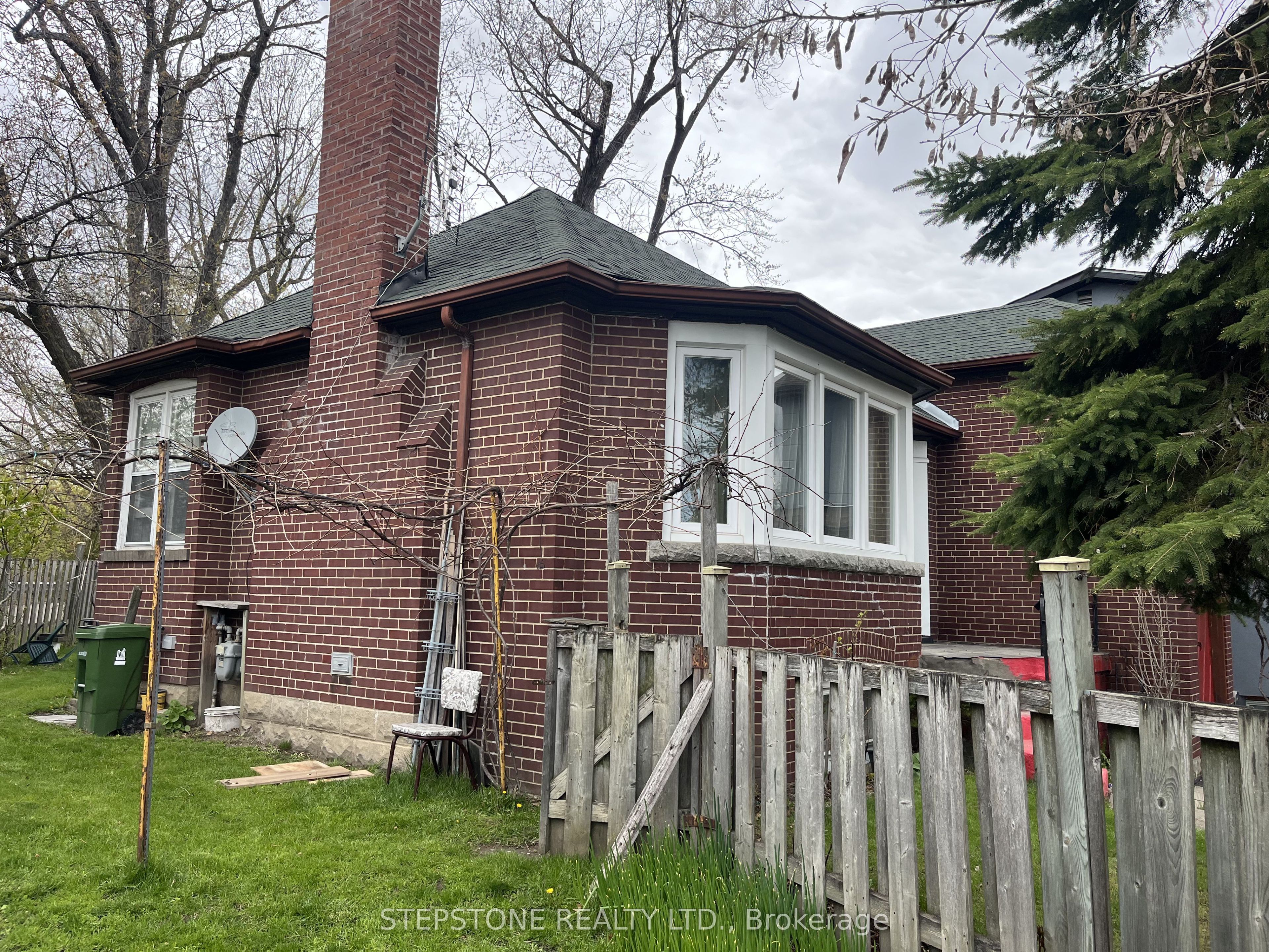 40 Glenvalley Drive S Property Photo 2