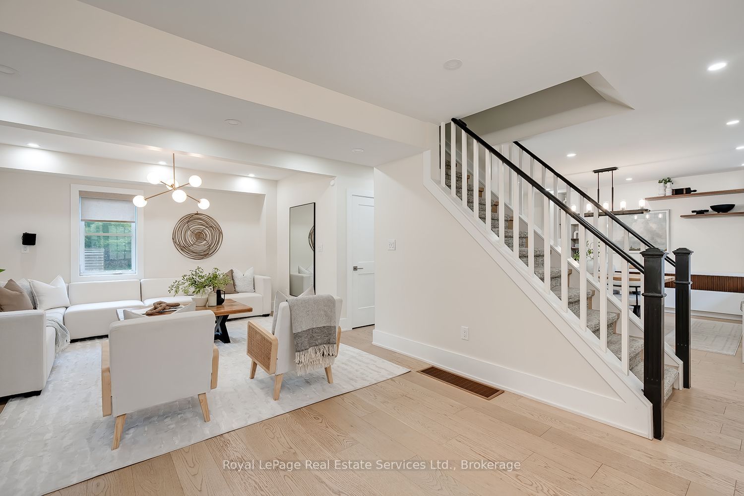 59 Fairwood Place E Property Photo 6