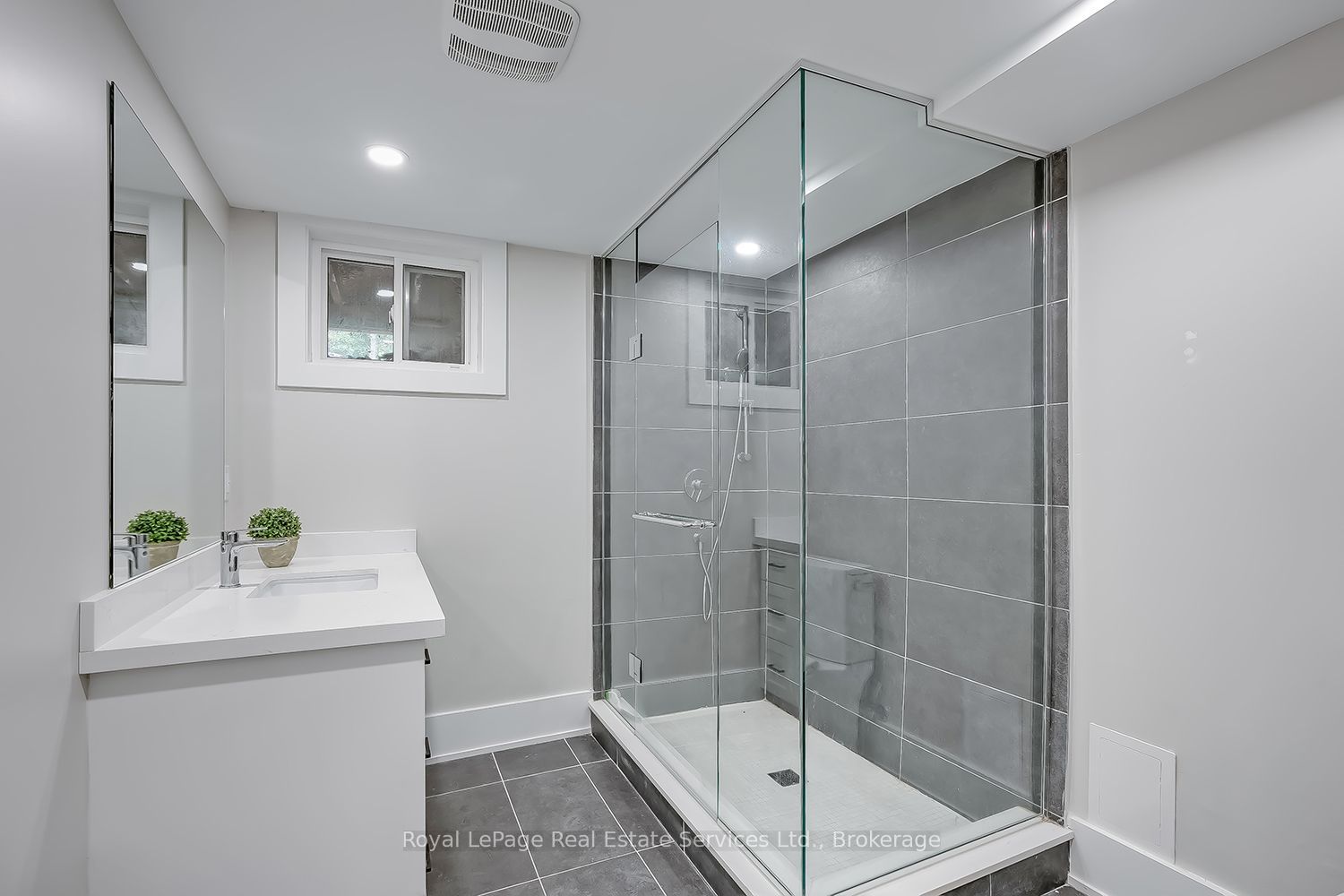 59 Fairwood Place E Property Photo 39