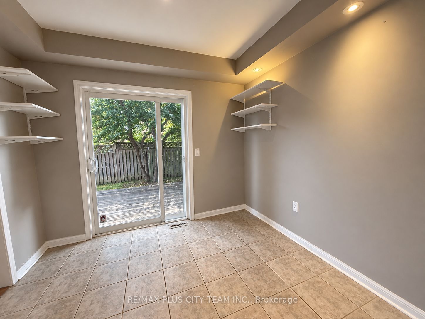 844 Luxton Drive Property Photo 6