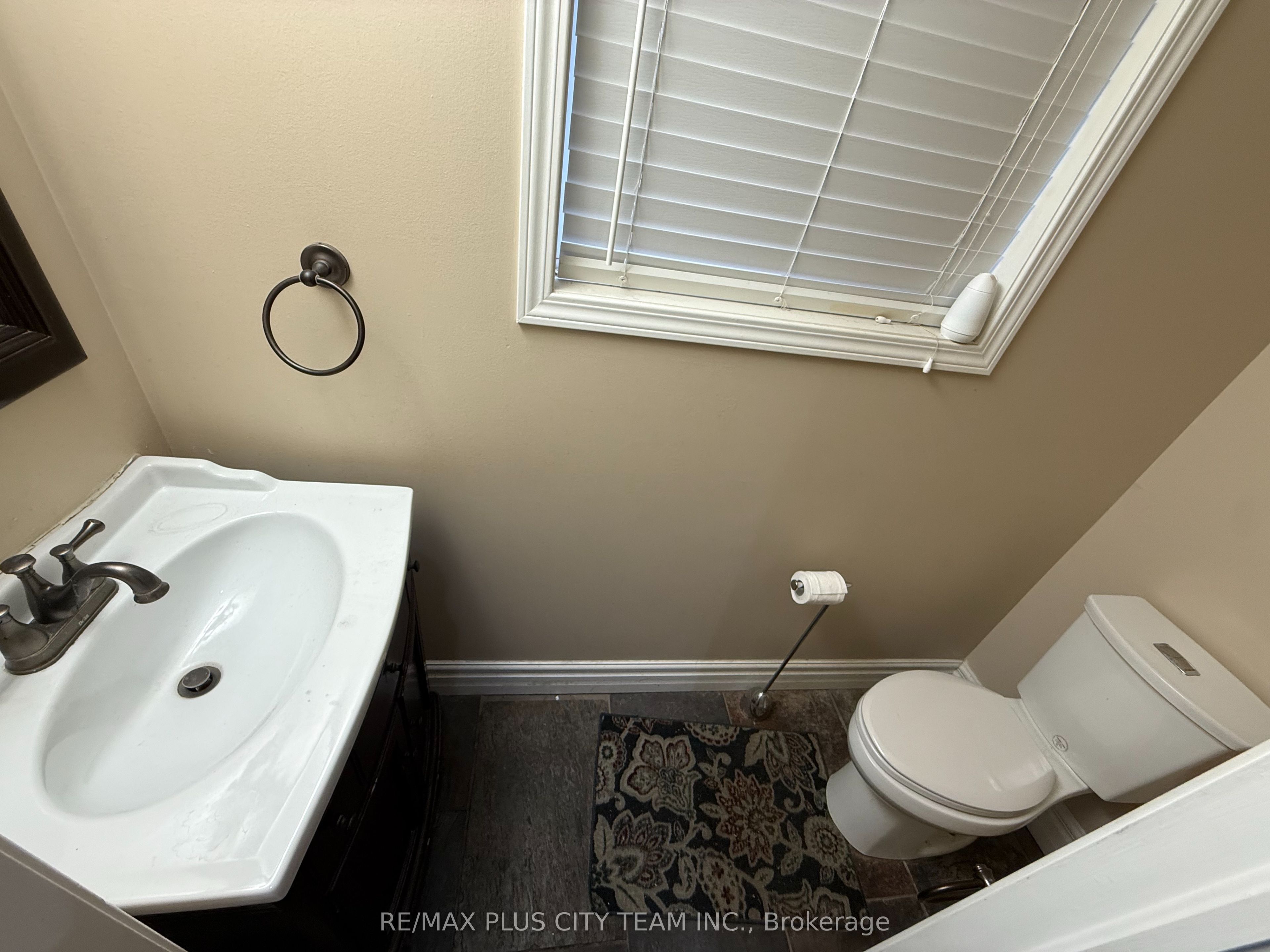 844 Luxton Drive Property Photo 8
