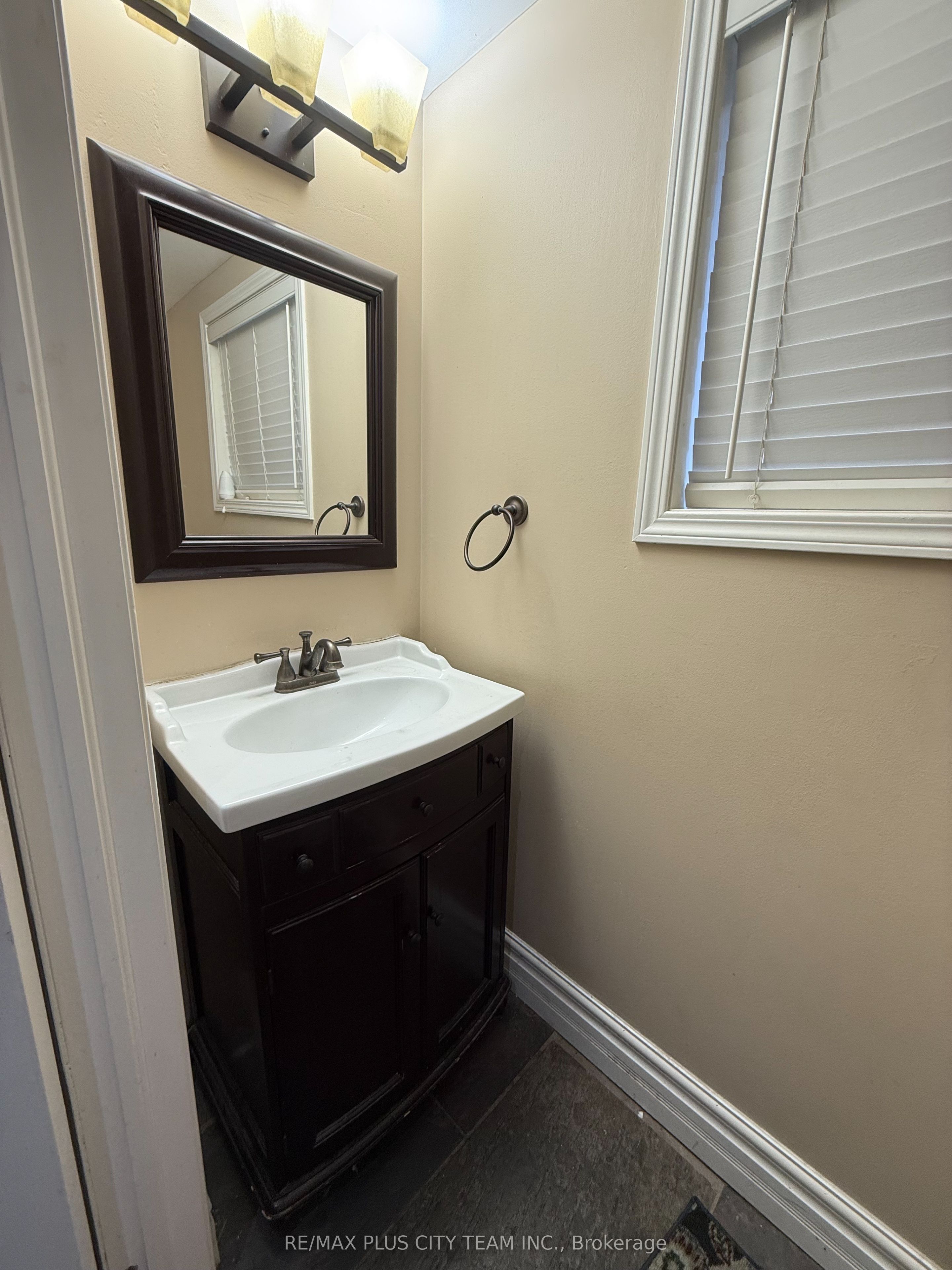 844 Luxton Drive Property Photo 9