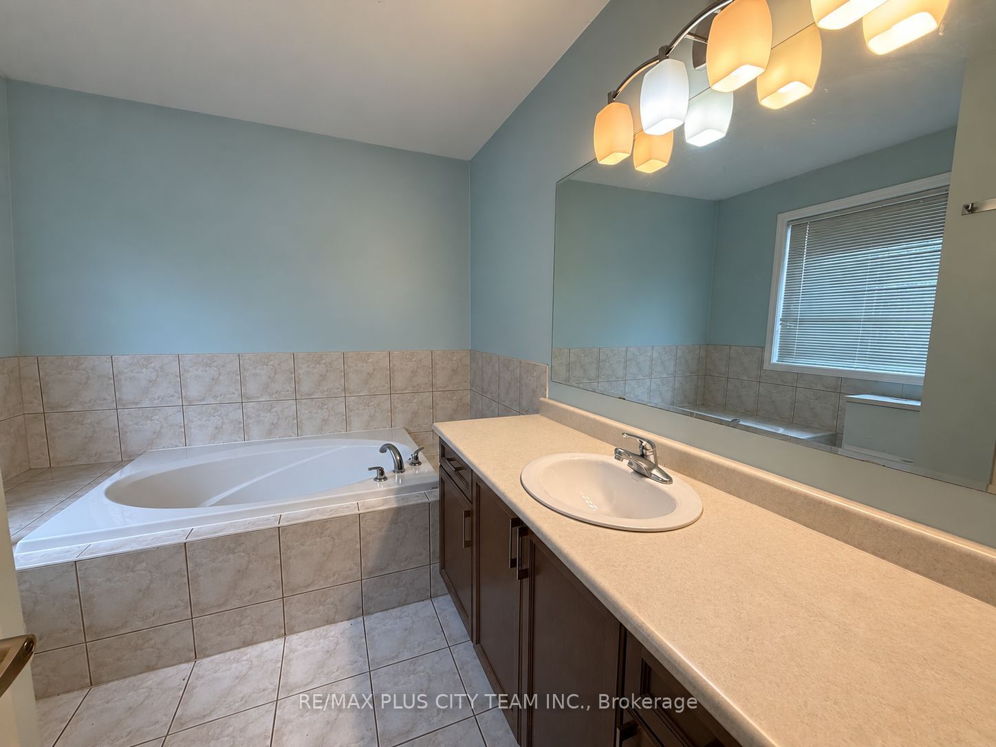 844 Luxton Drive Property Photo 12